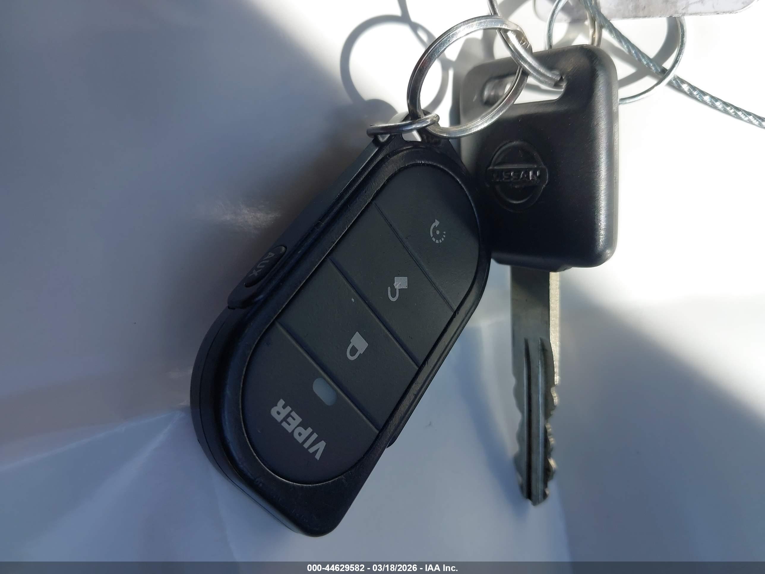 NISSAN VERSA image 11