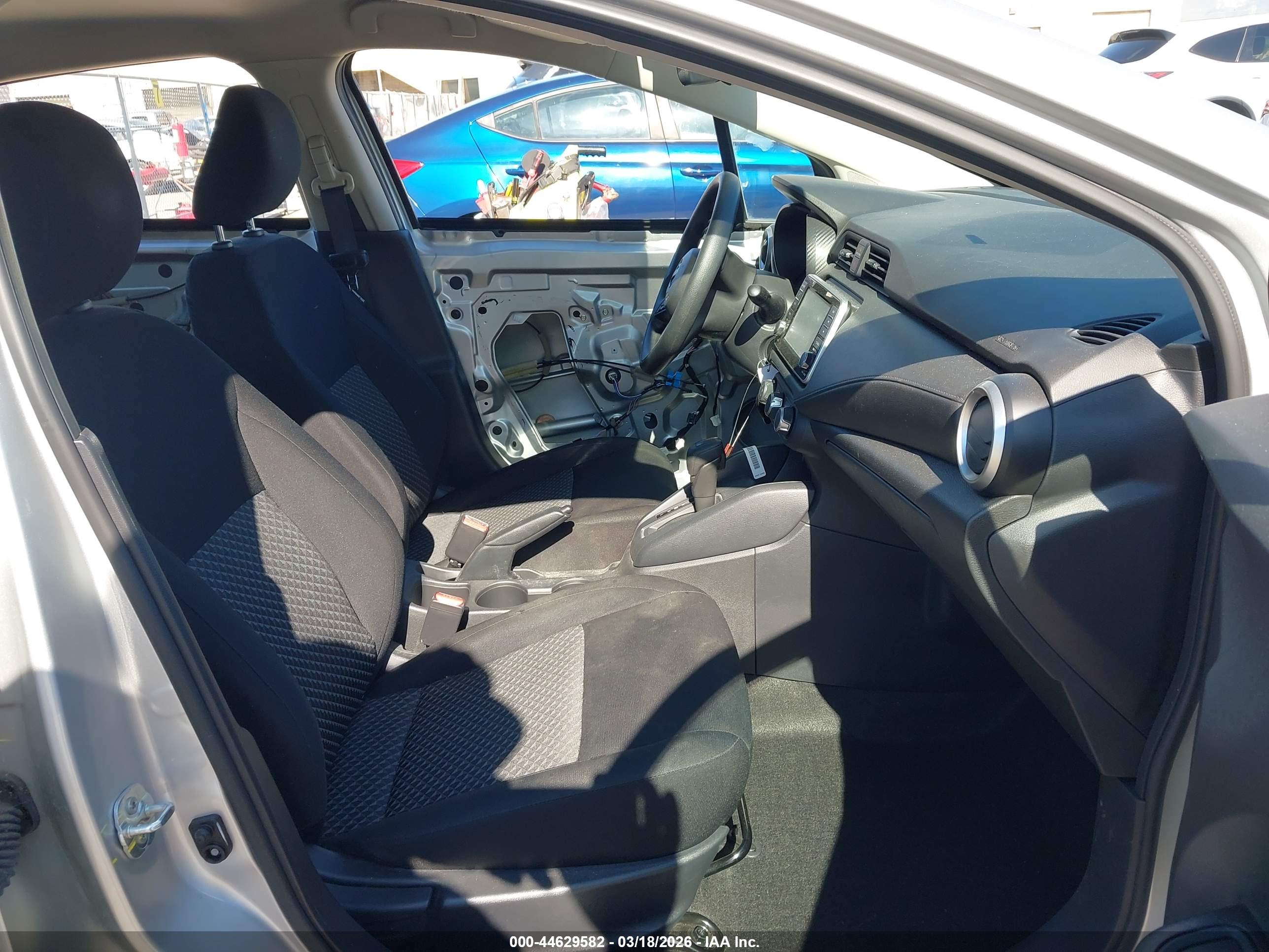 NISSAN VERSA image 5