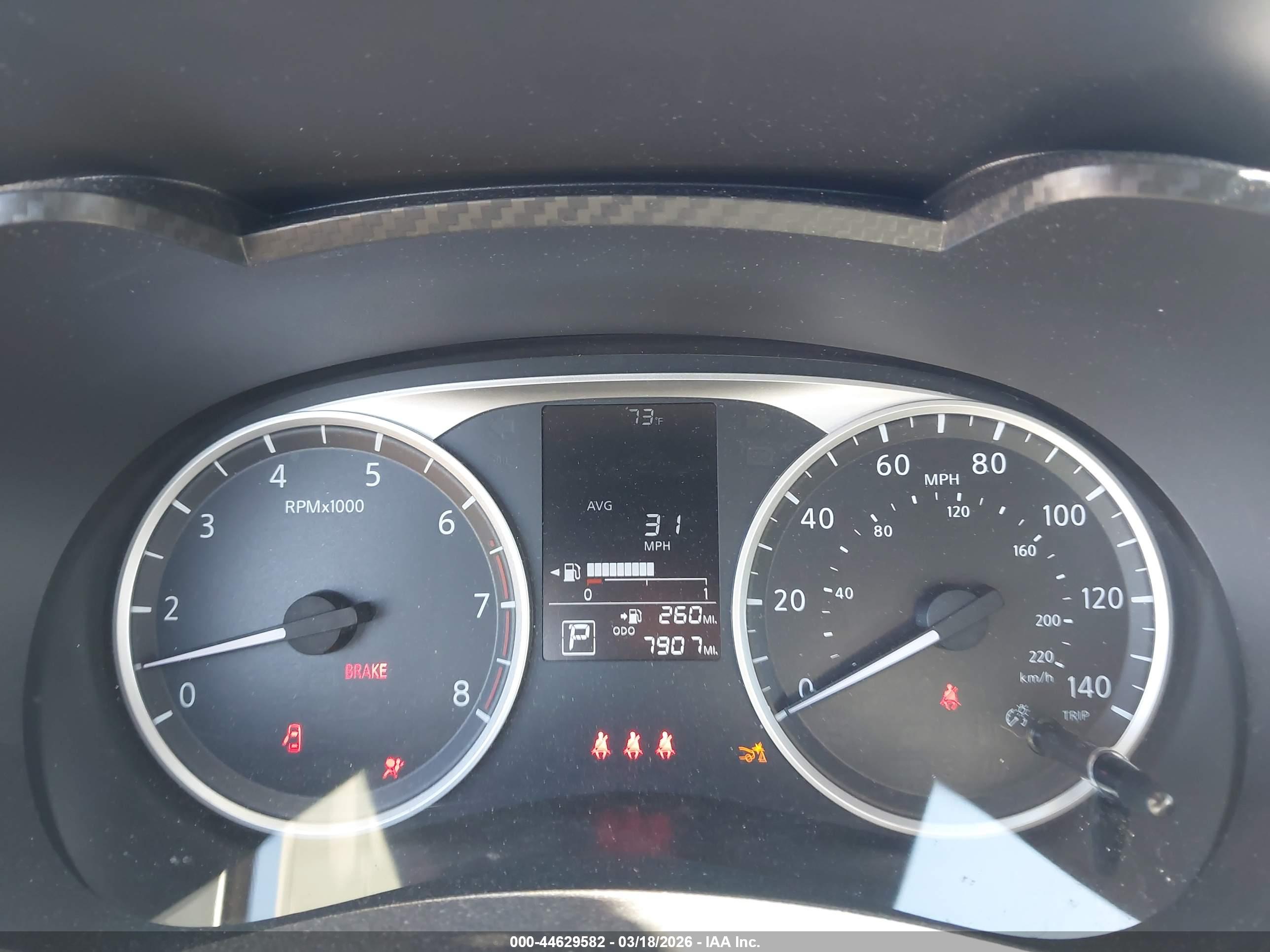 NISSAN VERSA image 7