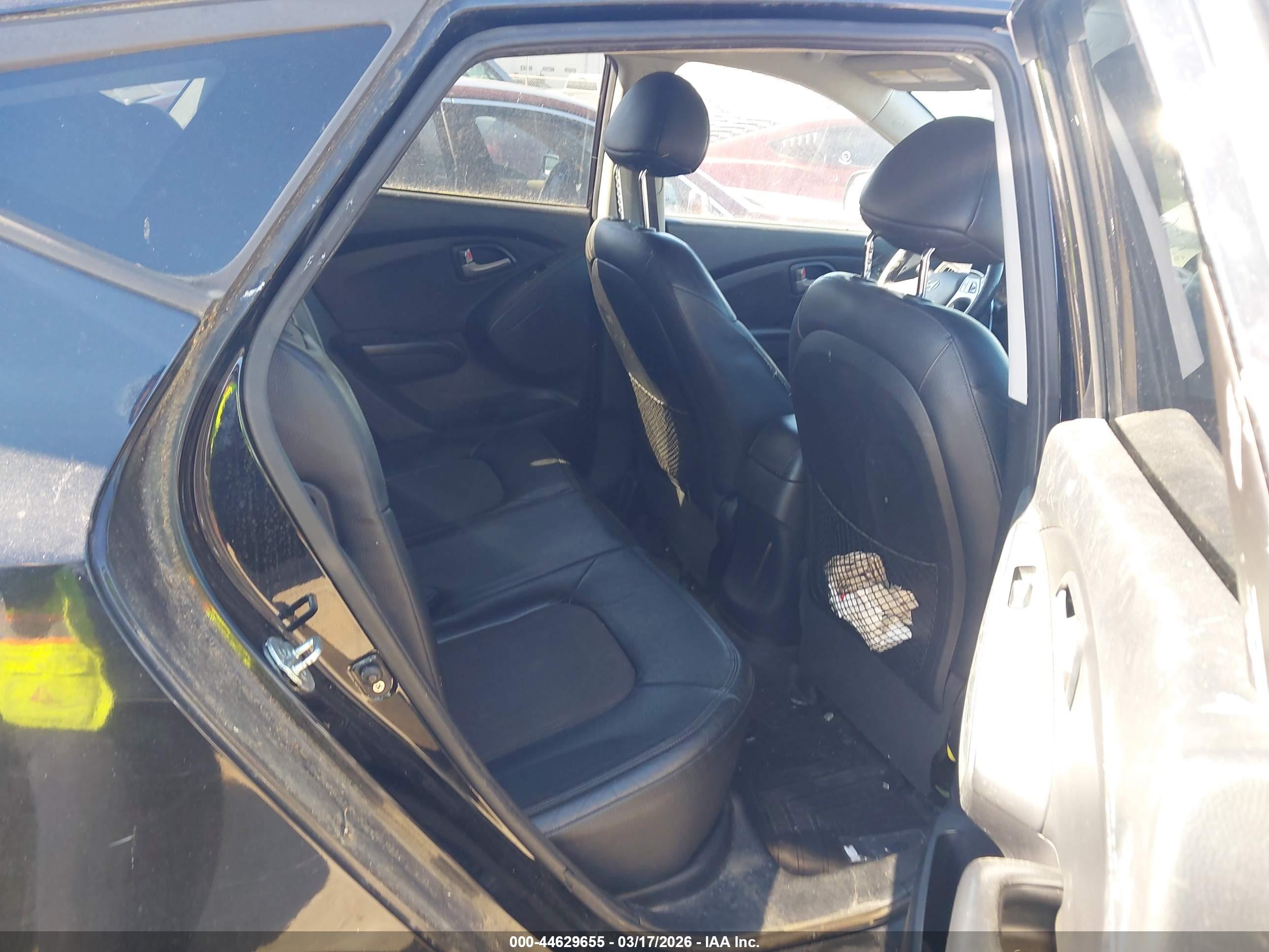 HYUNDAI TUCSON image 8