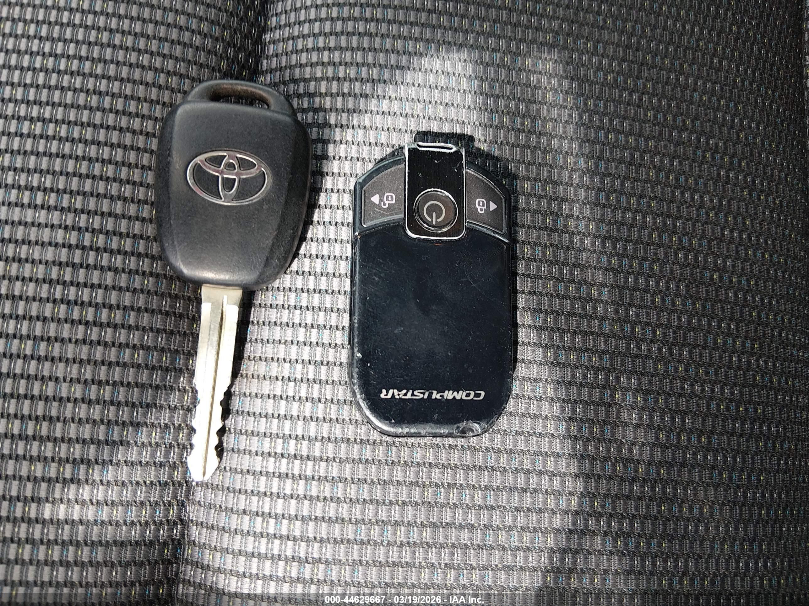TOYOTA COROLLA image 11
