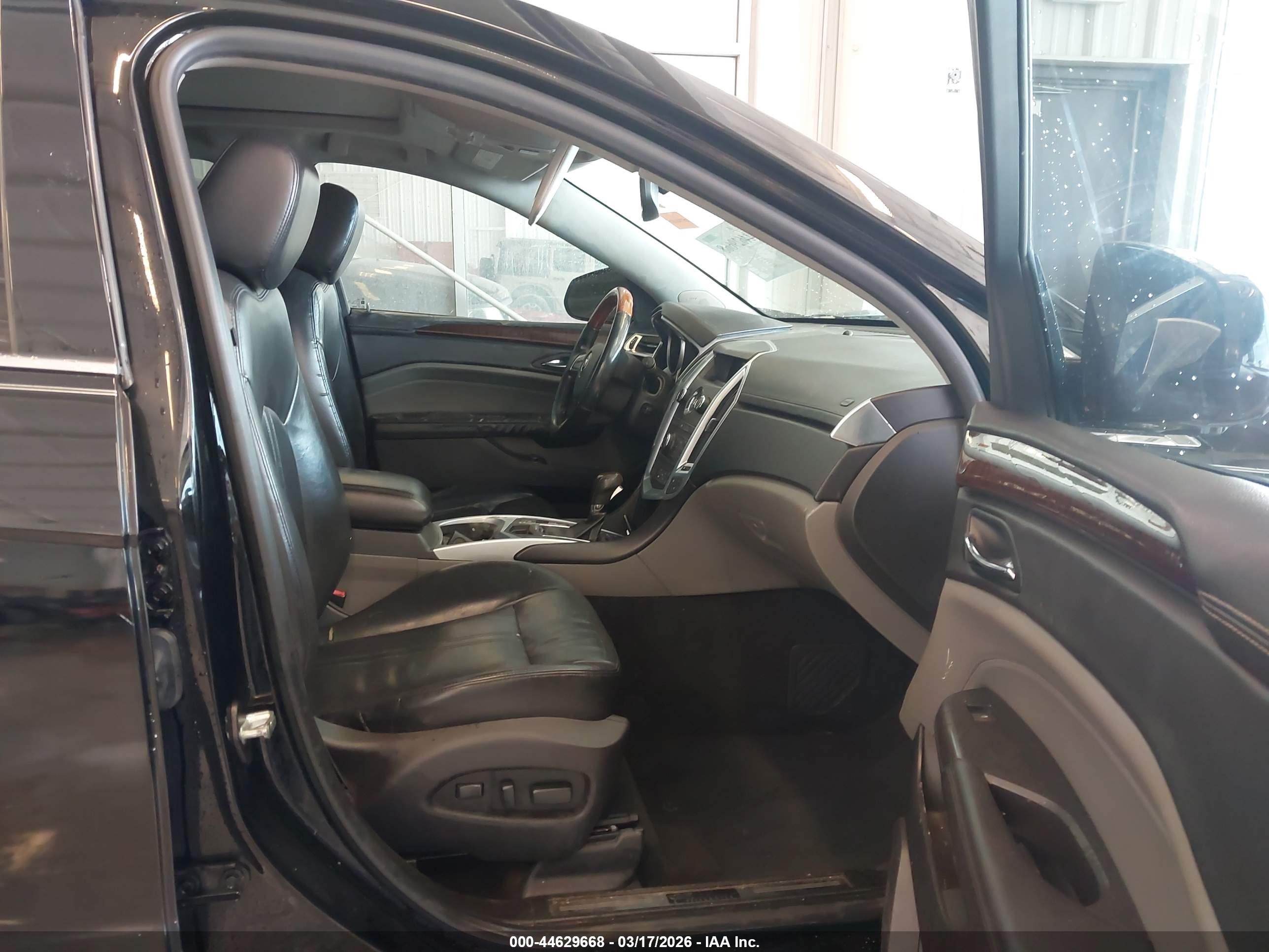 CADILLAC SRX image 5