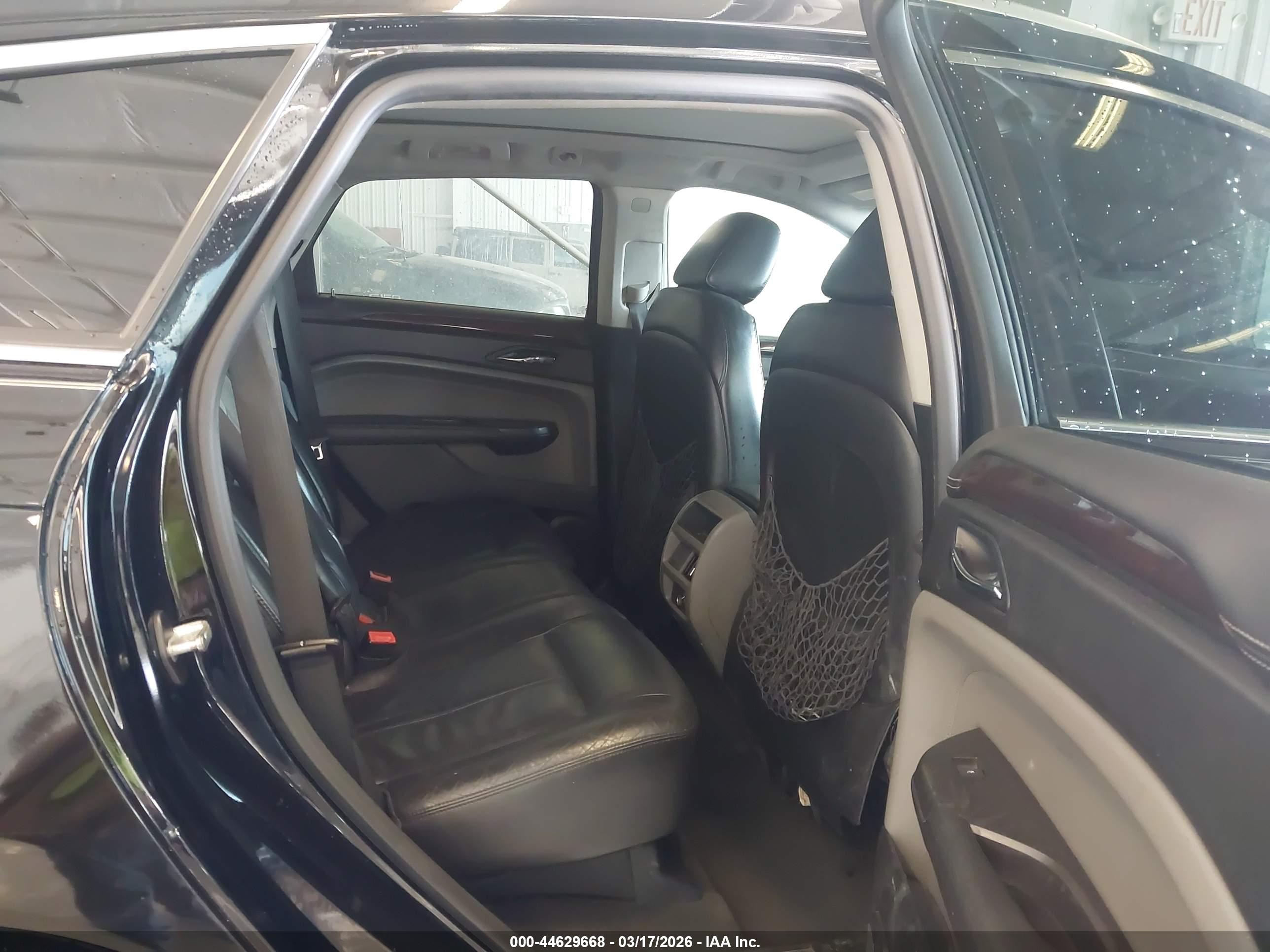 CADILLAC SRX image 8