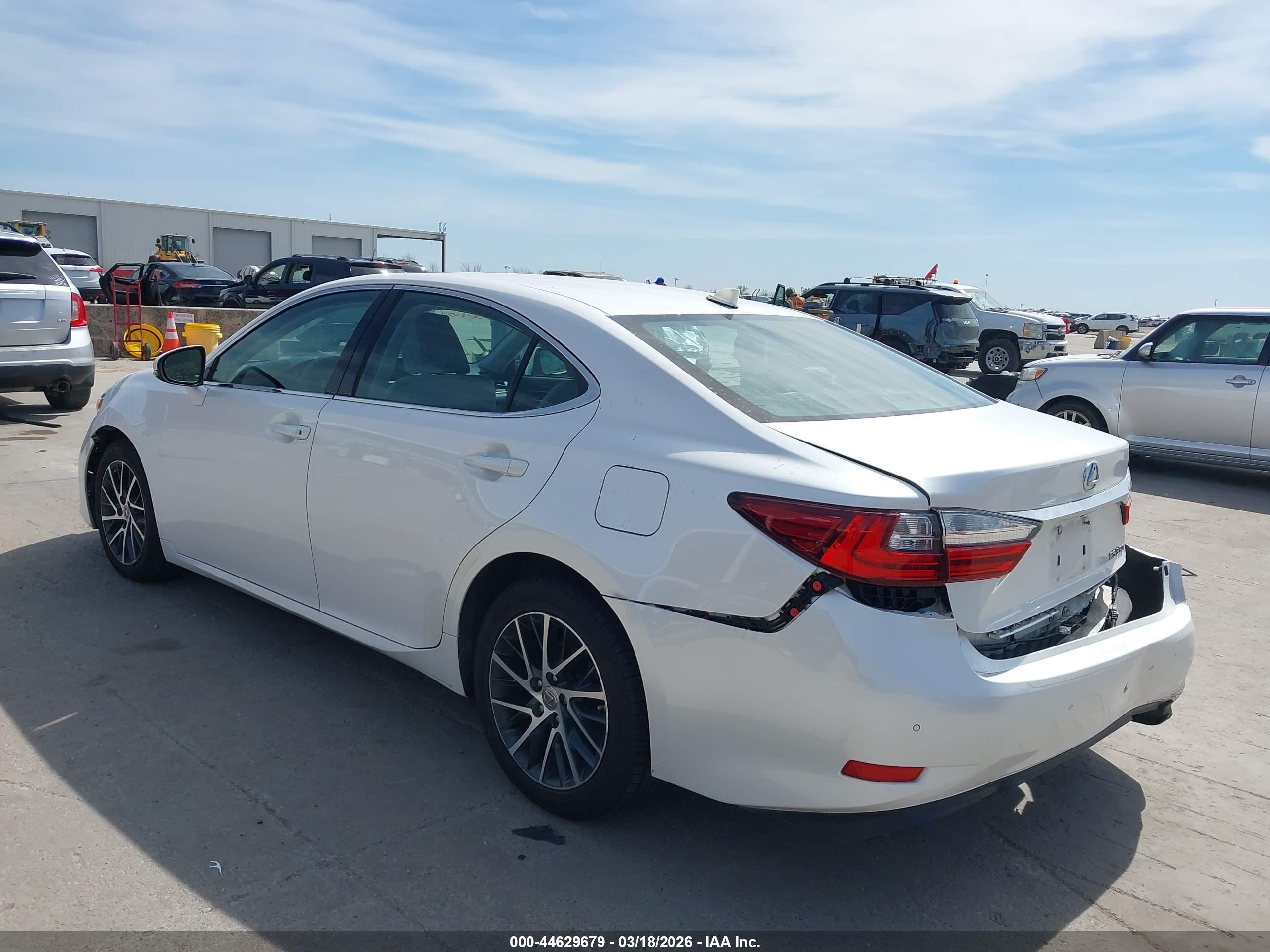 LEXUS ES image 3