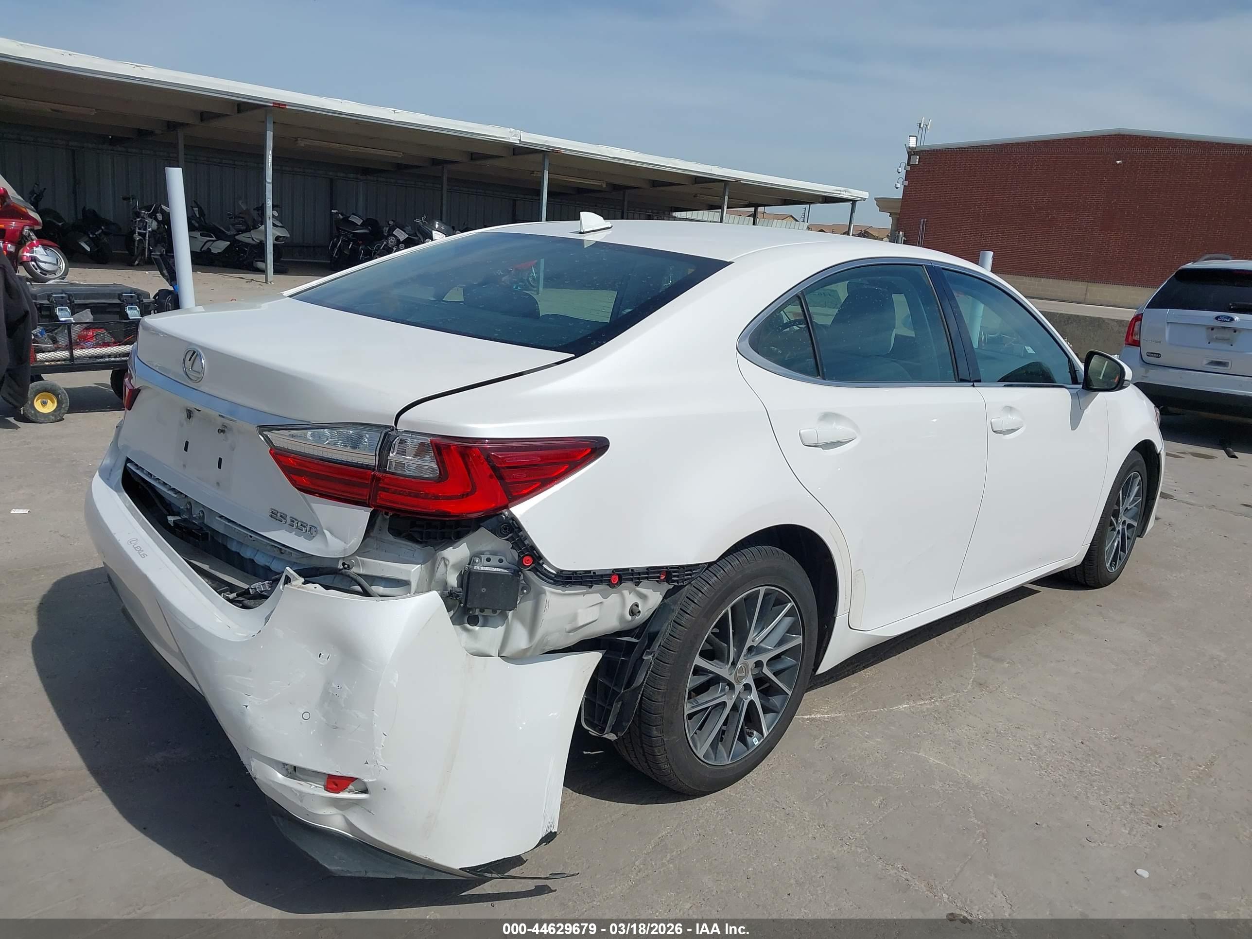 LEXUS ES image 4