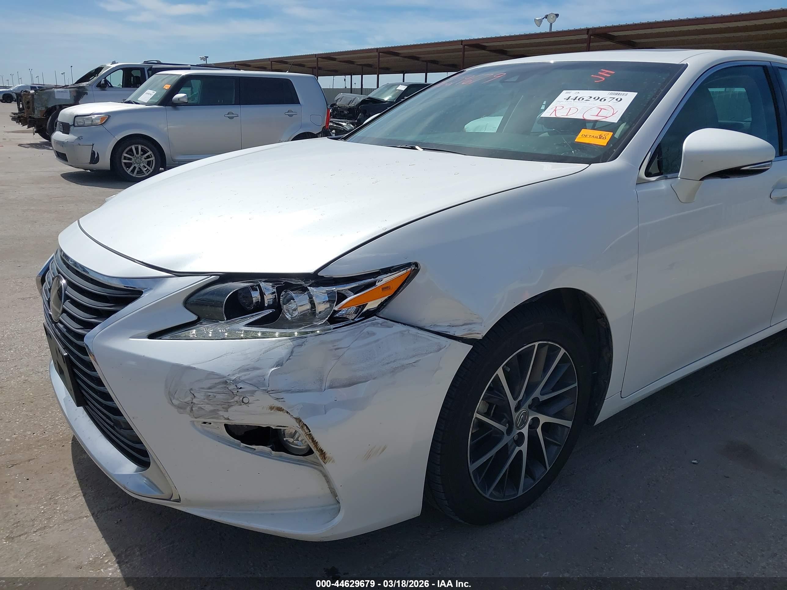 LEXUS ES image 6