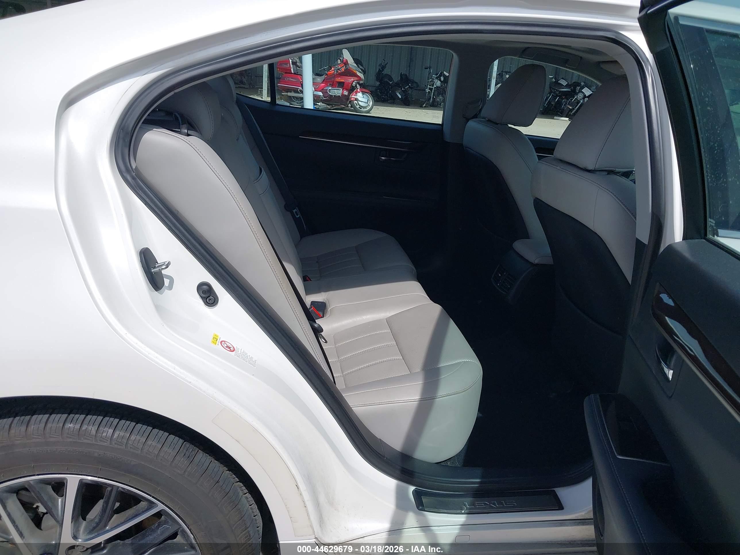 LEXUS ES image 8
