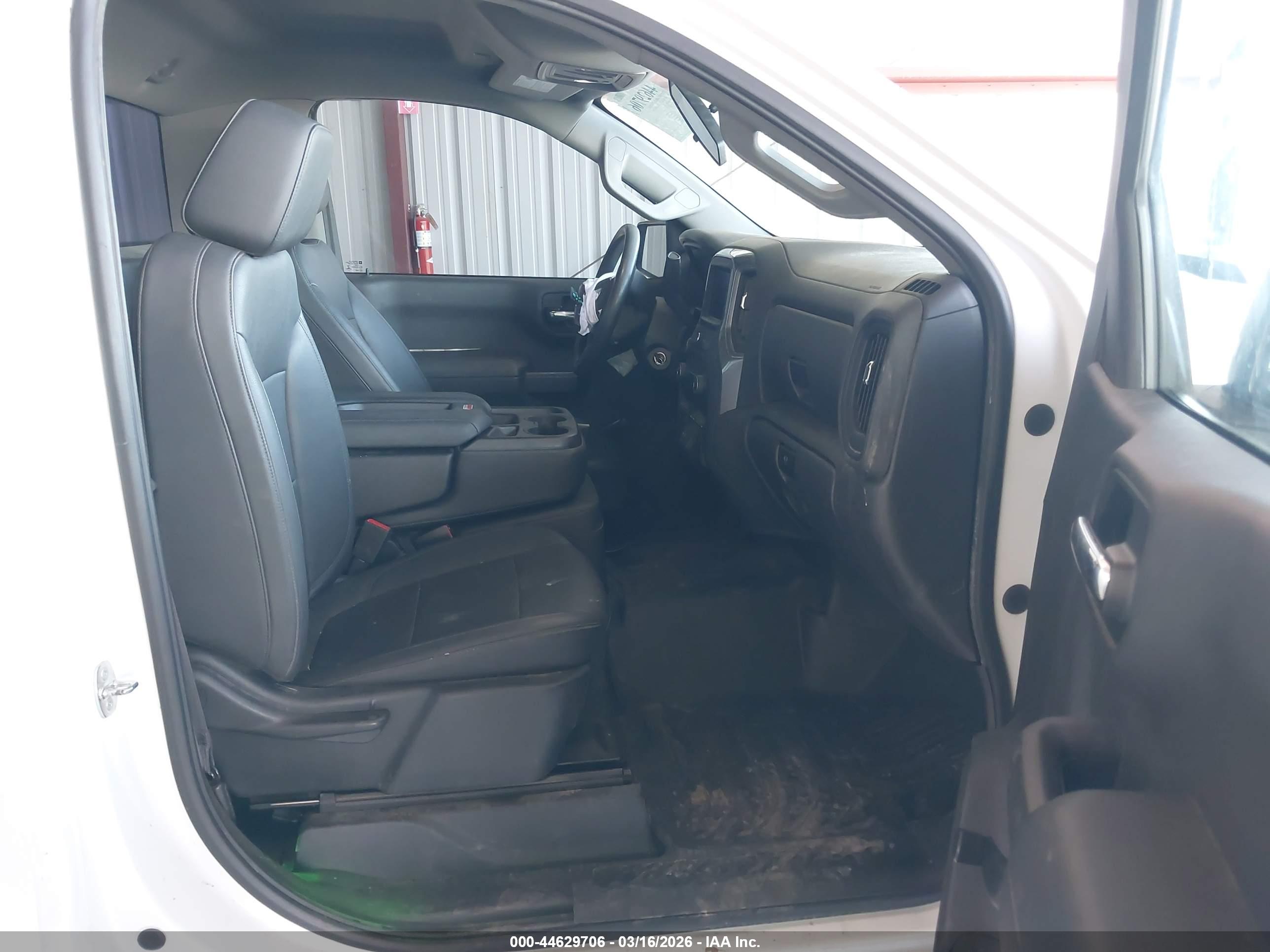 CHEVROLET SILVERADO image 5