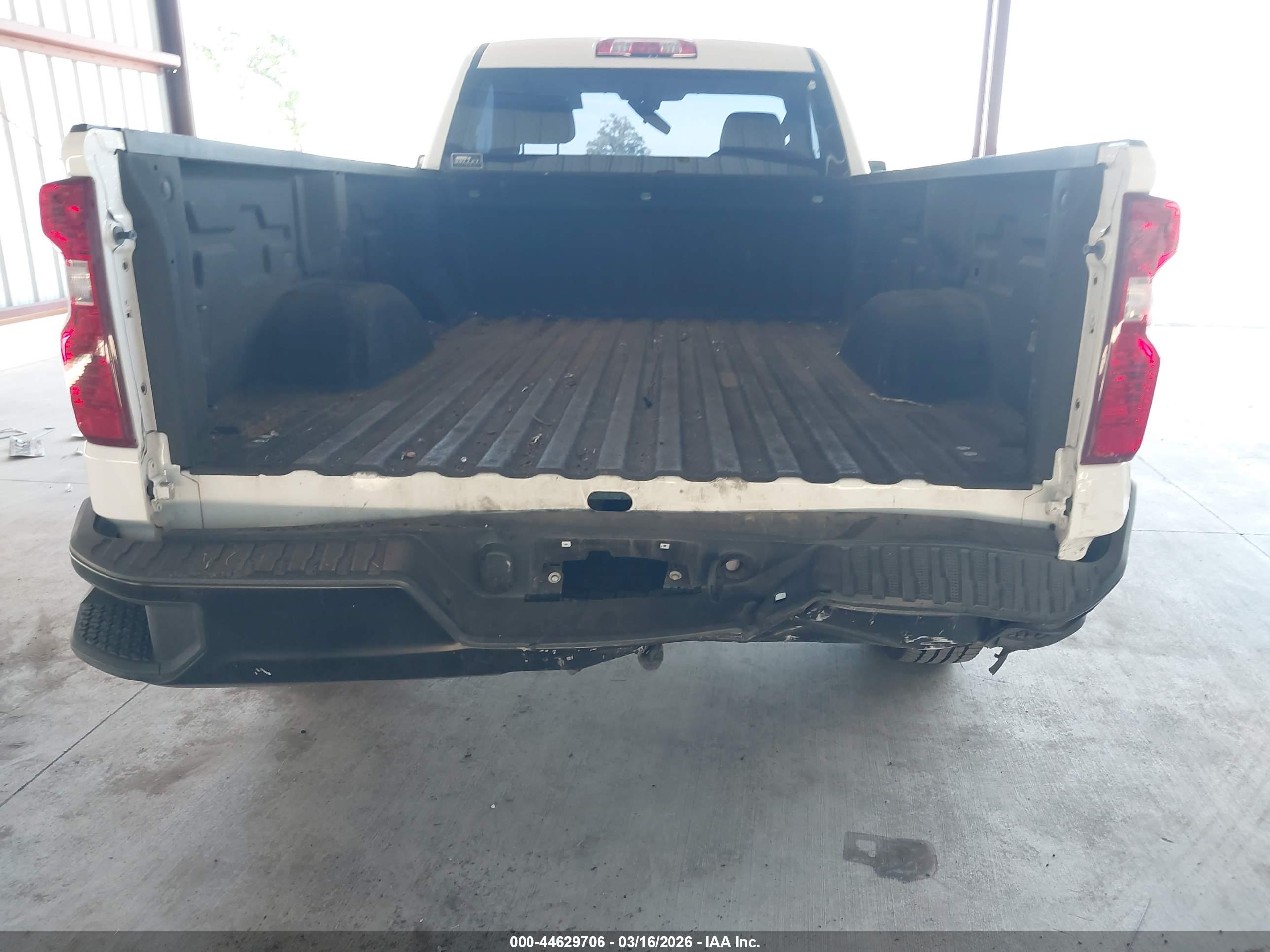CHEVROLET SILVERADO image 6