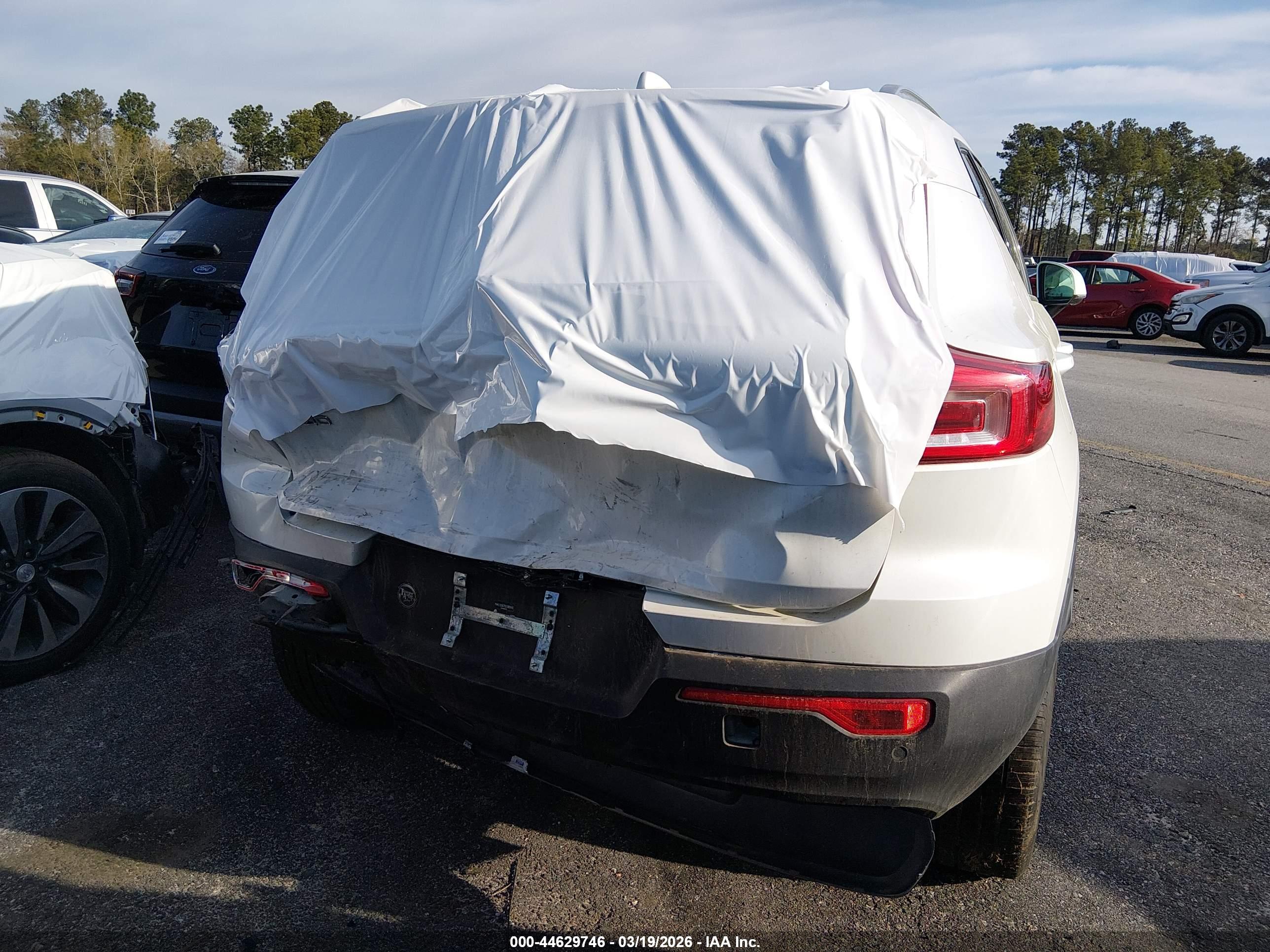VOLVO XC40 image 6