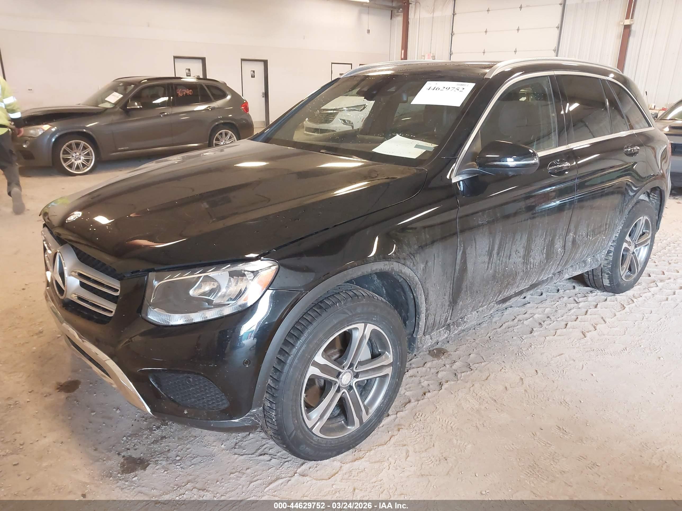 MERCEDES-BENZ GLC image 2