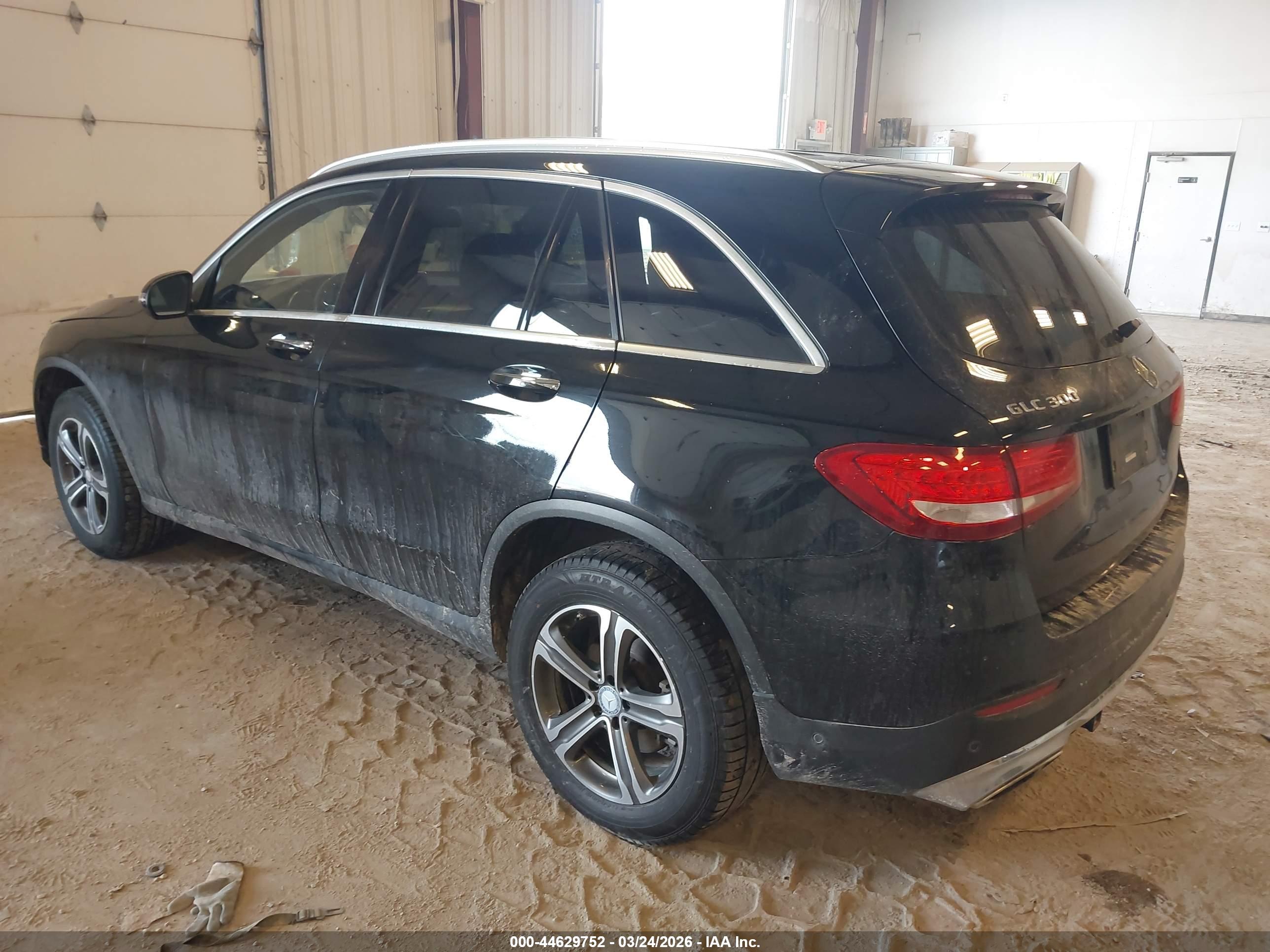 MERCEDES-BENZ GLC image 3
