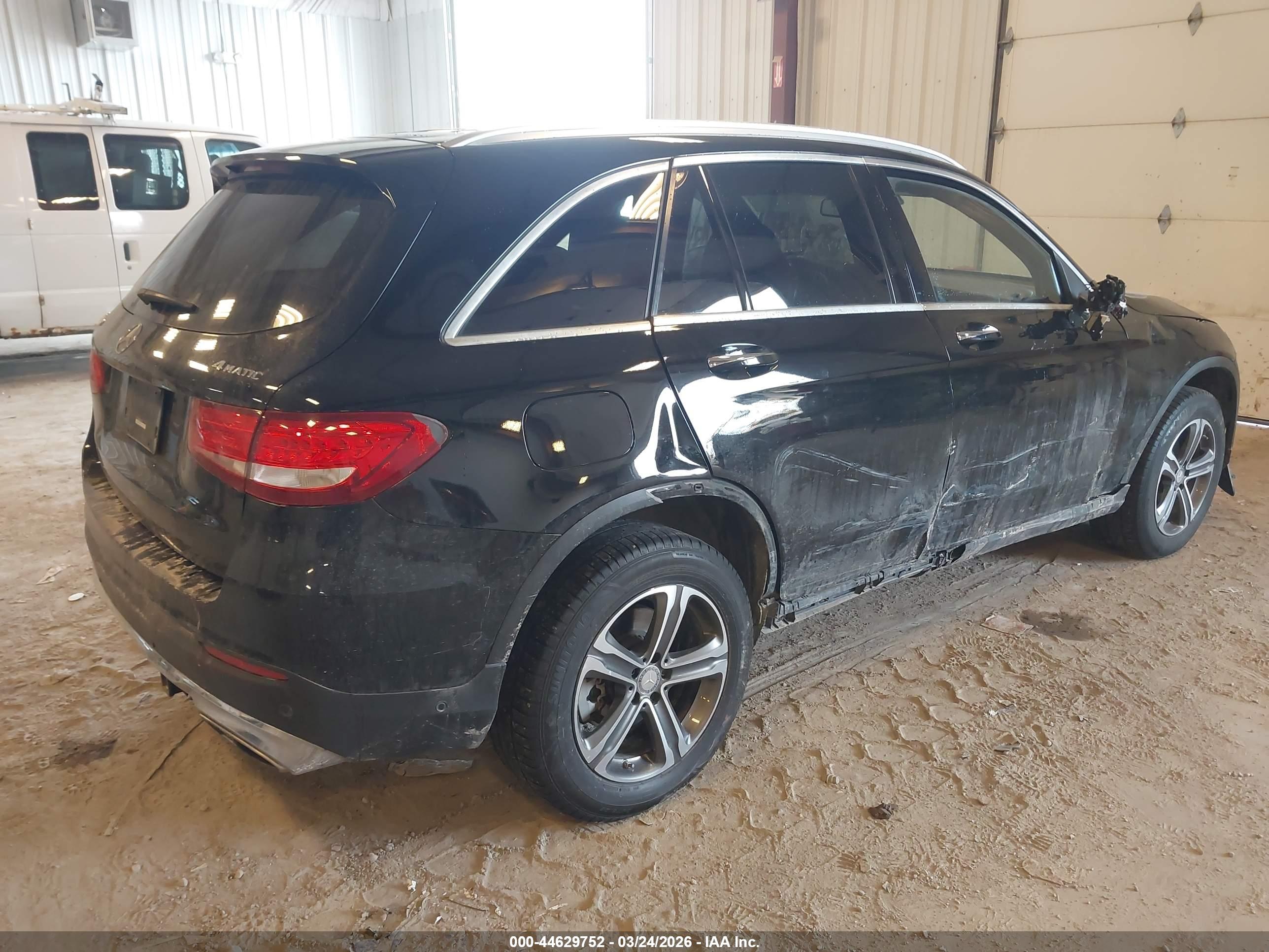 MERCEDES-BENZ GLC image 4