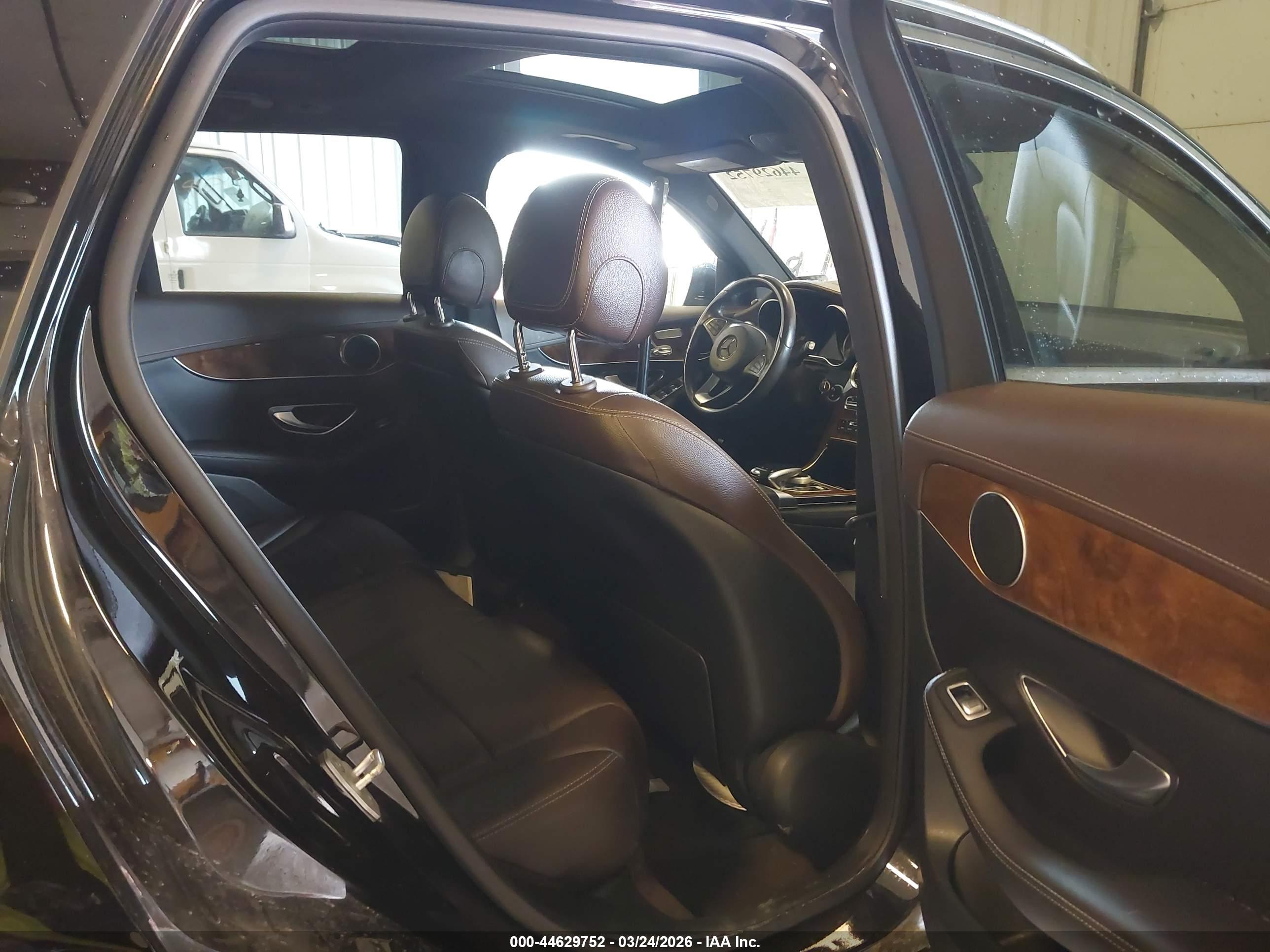 MERCEDES-BENZ GLC image 8