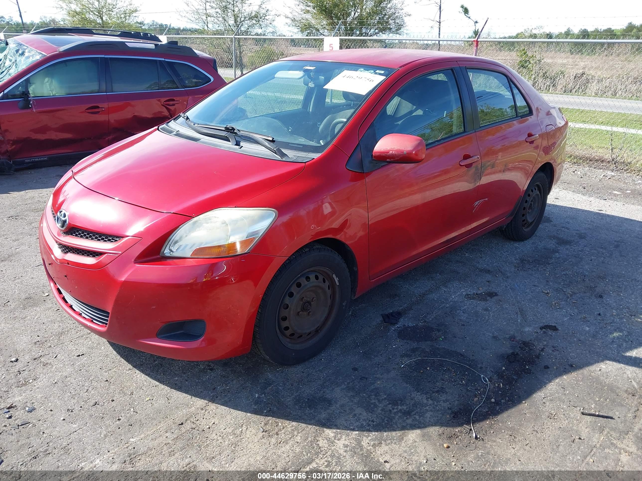TOYOTA YARIS image 2