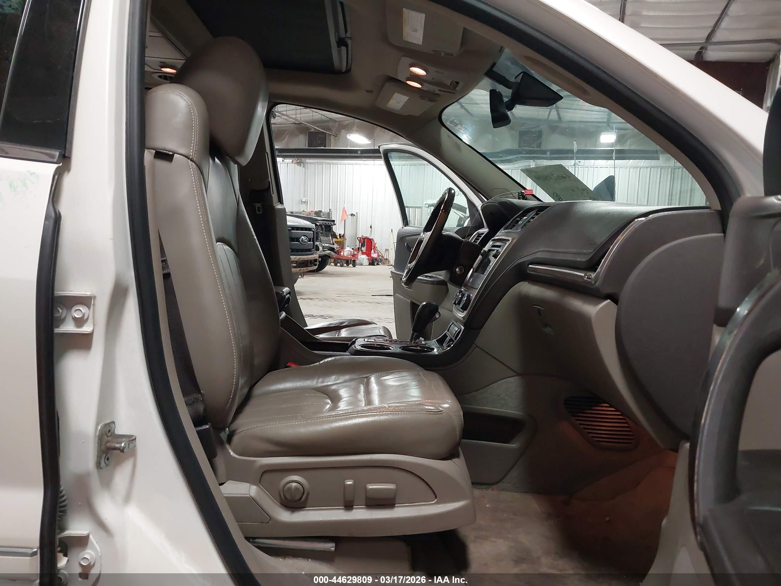 GMC ACADIA image 5