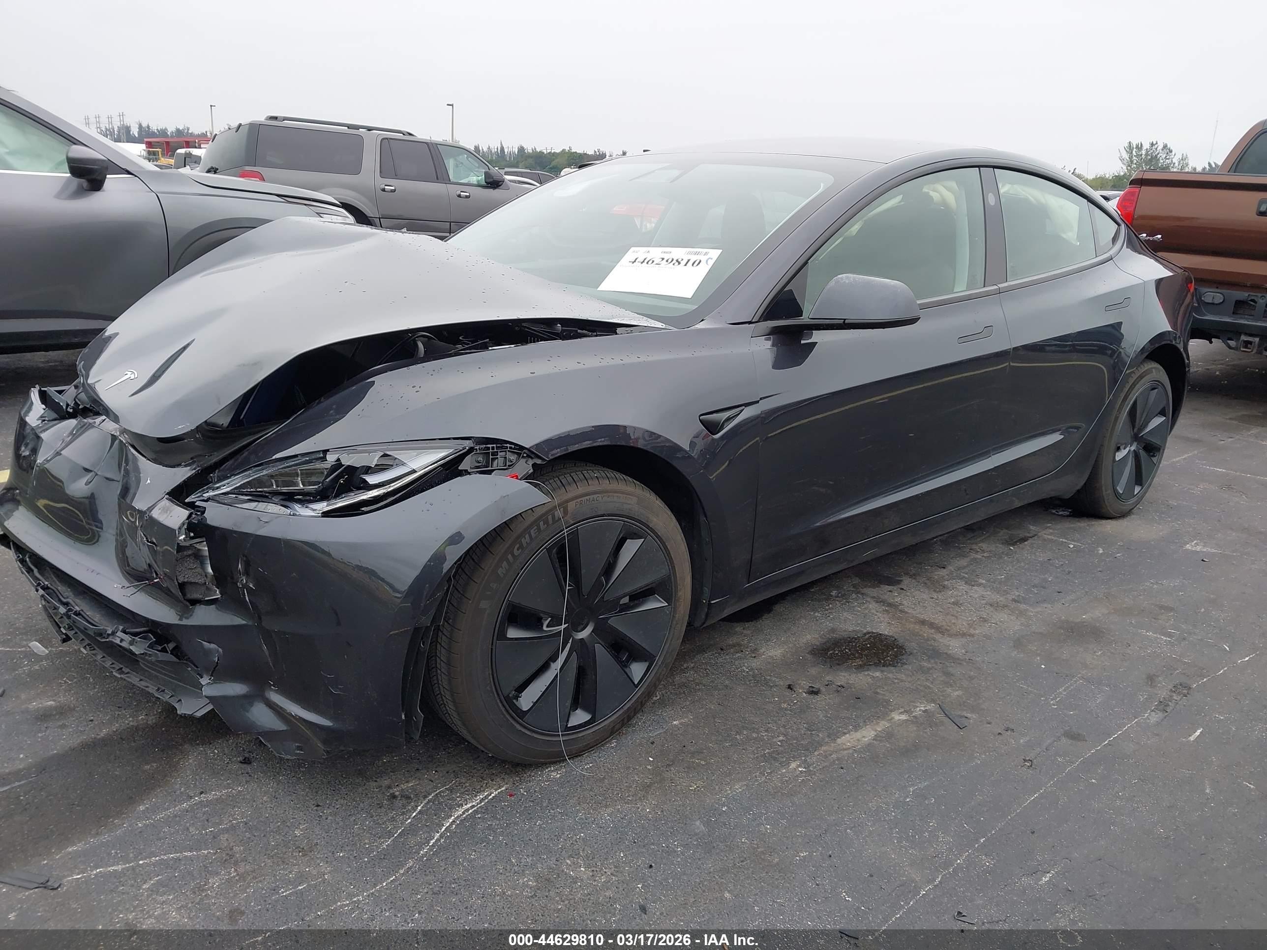 TESLA MODEL image 2