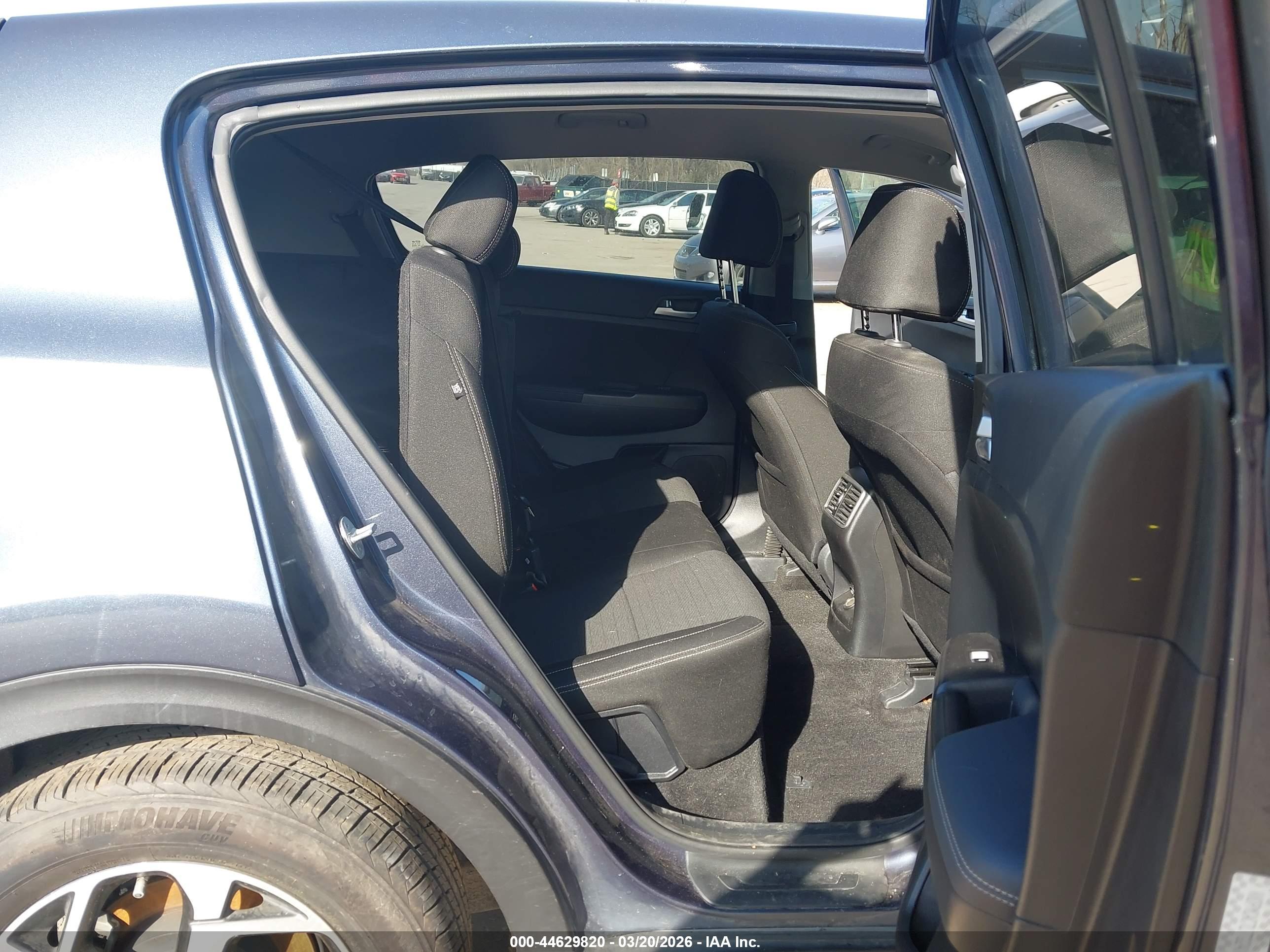 KIA SPORTAGE image 8