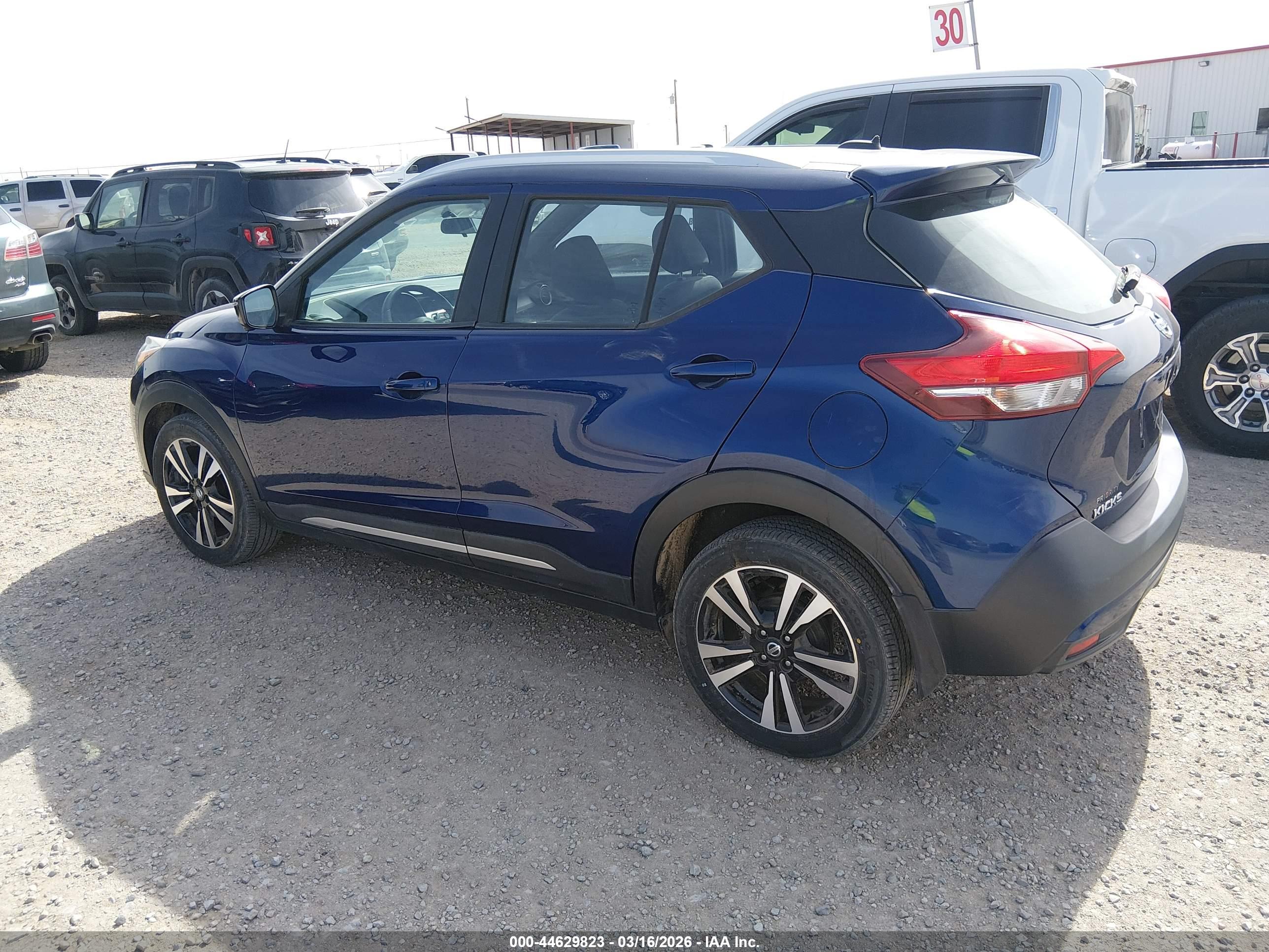 NISSAN KICKS image 3