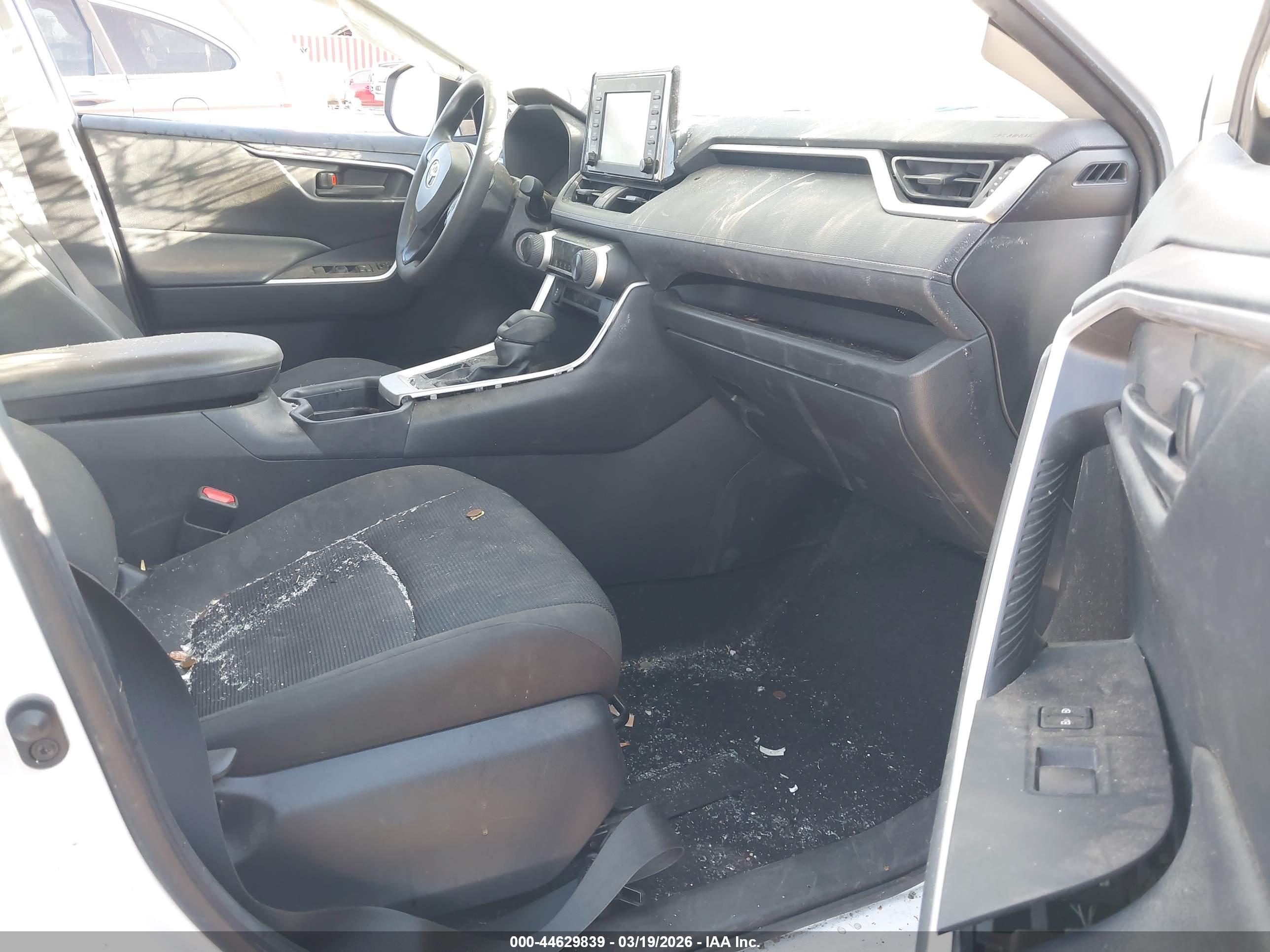 TOYOTA RAV4 image 5