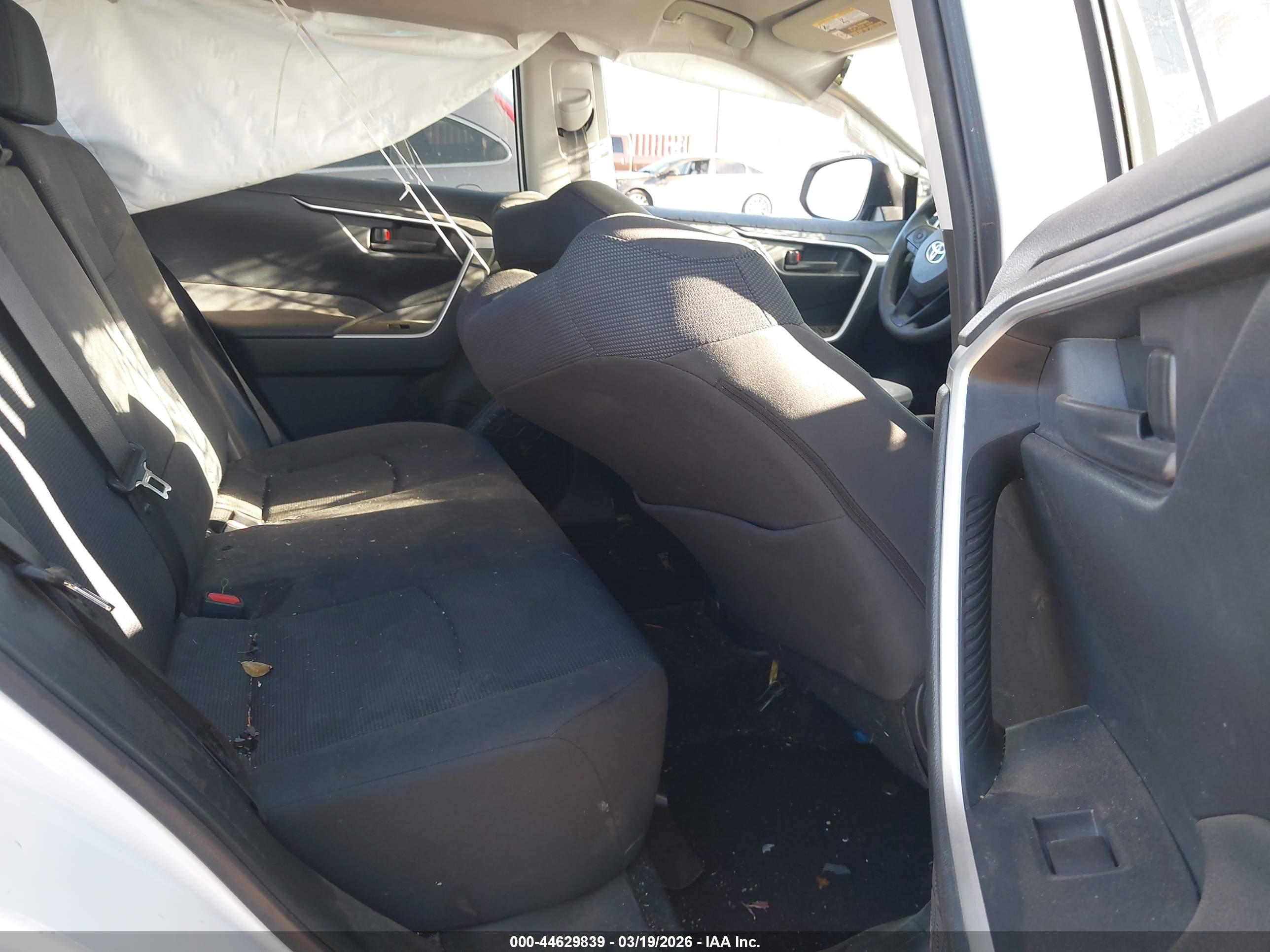 TOYOTA RAV4 image 8