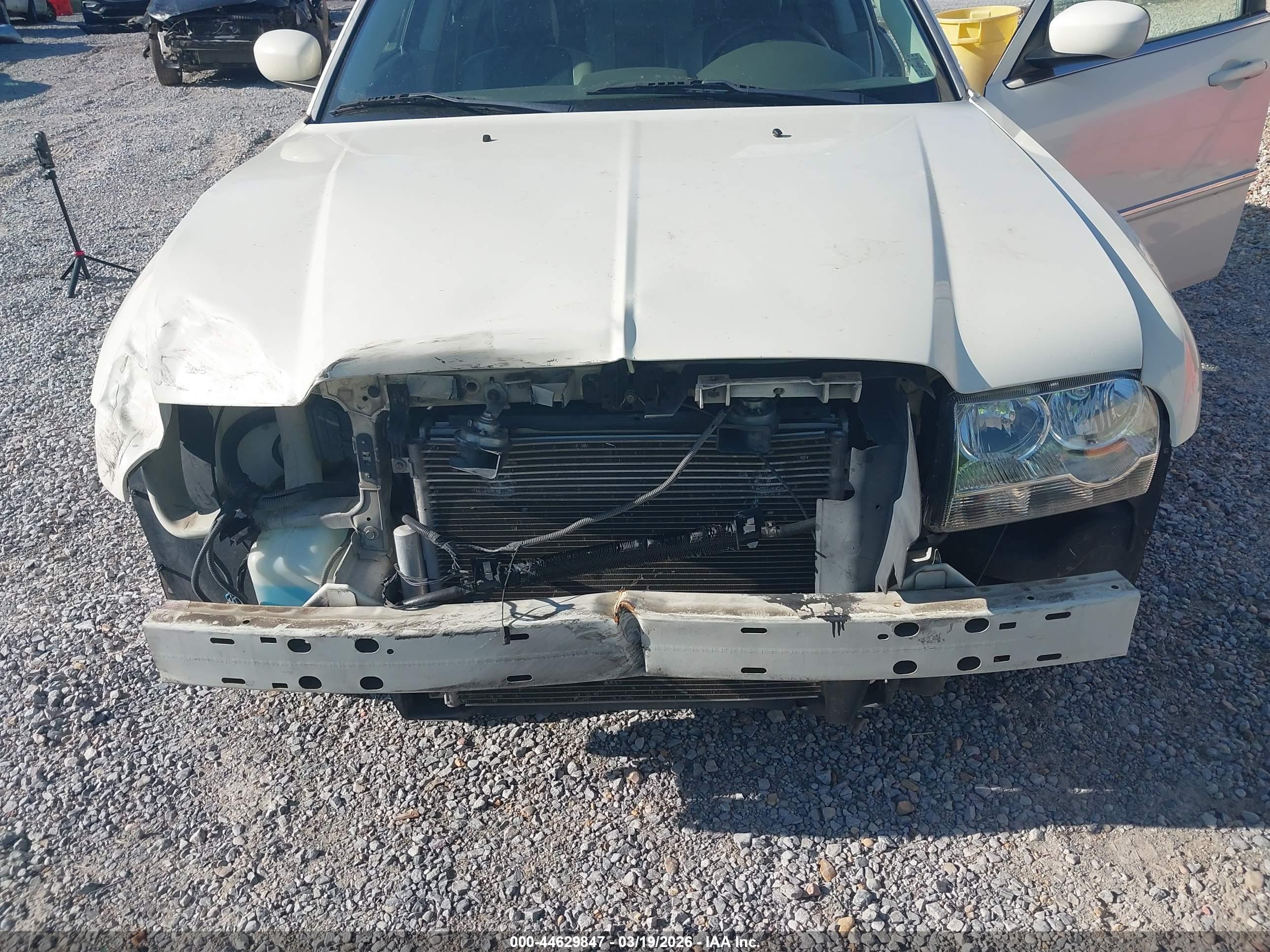 CHRYSLER 300 image 6