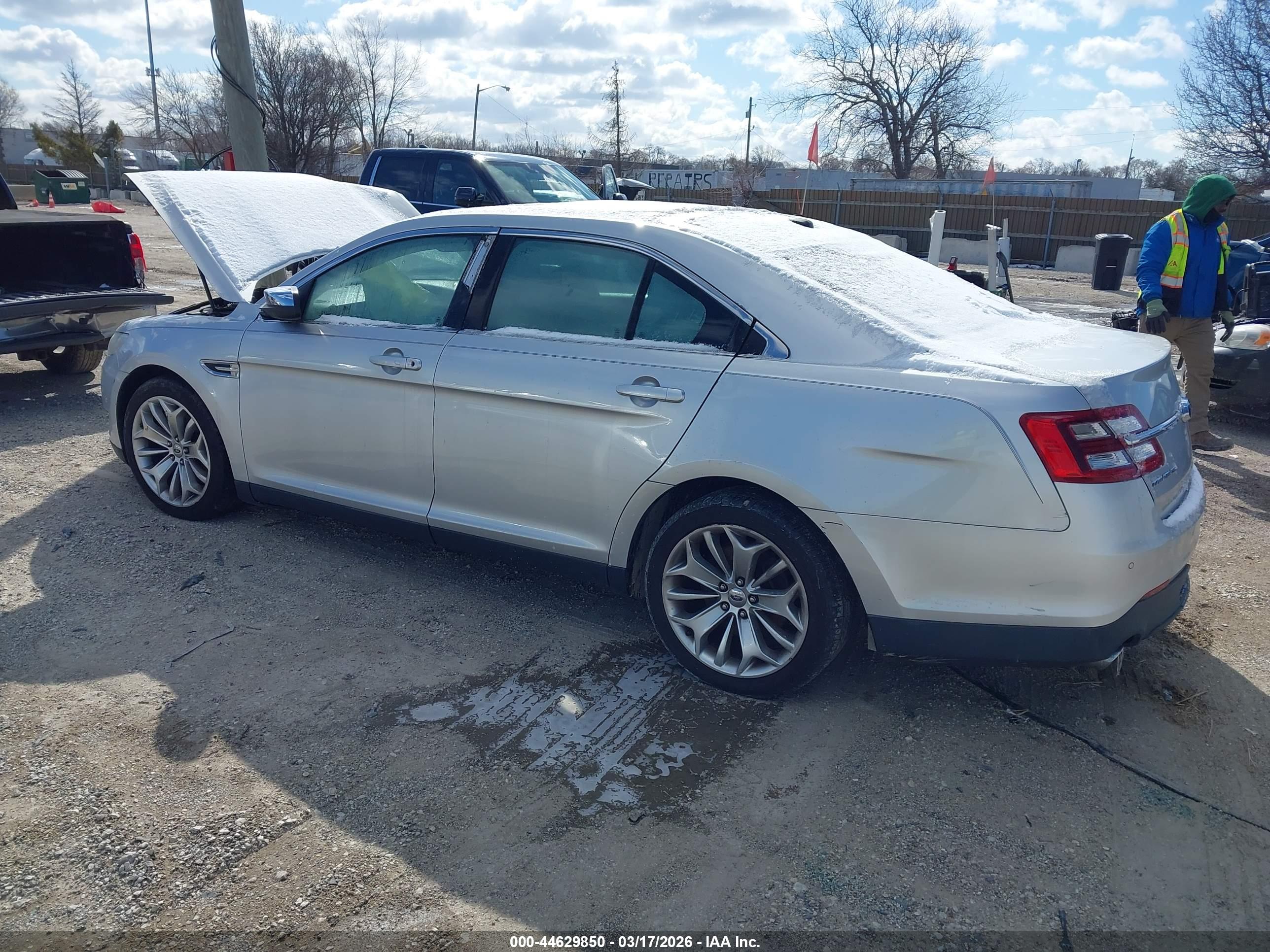 FORD TAURUS image 3