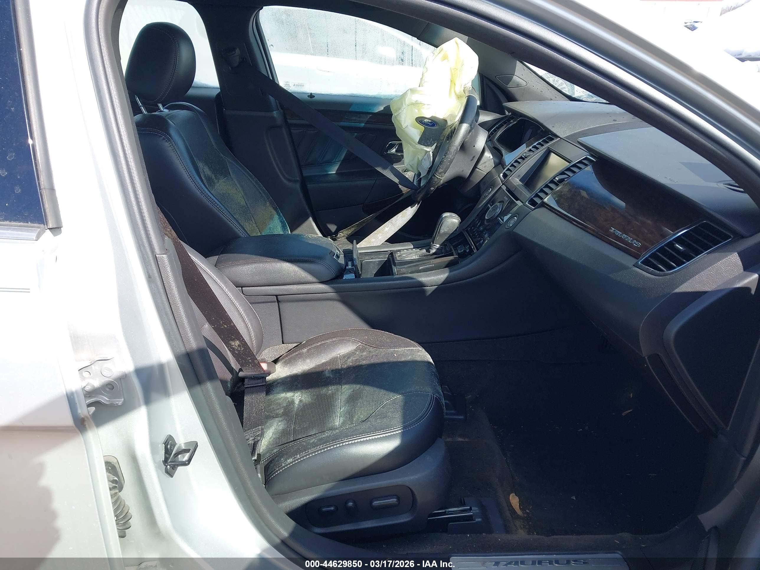 FORD TAURUS image 5