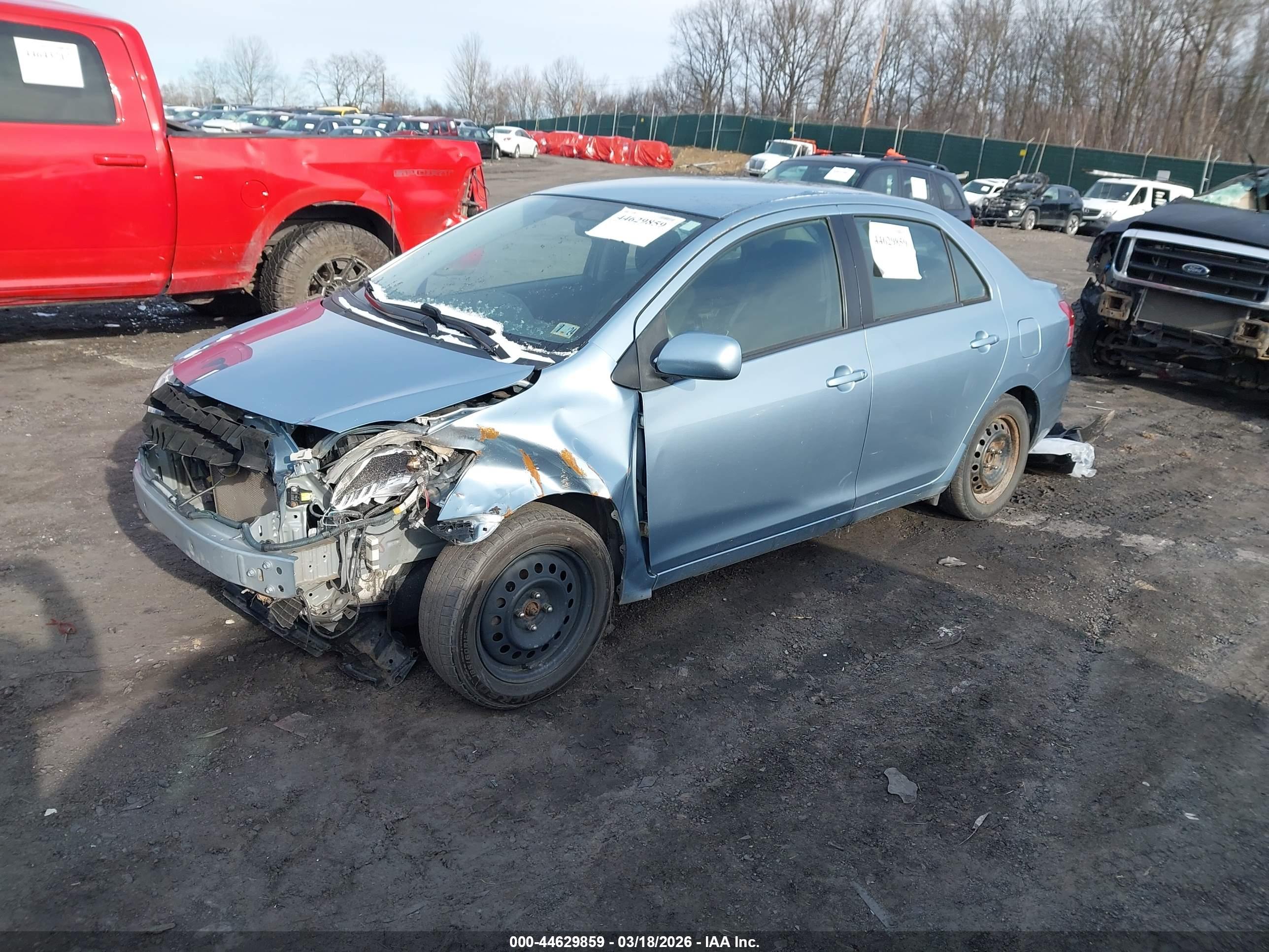 TOYOTA YARIS image 2