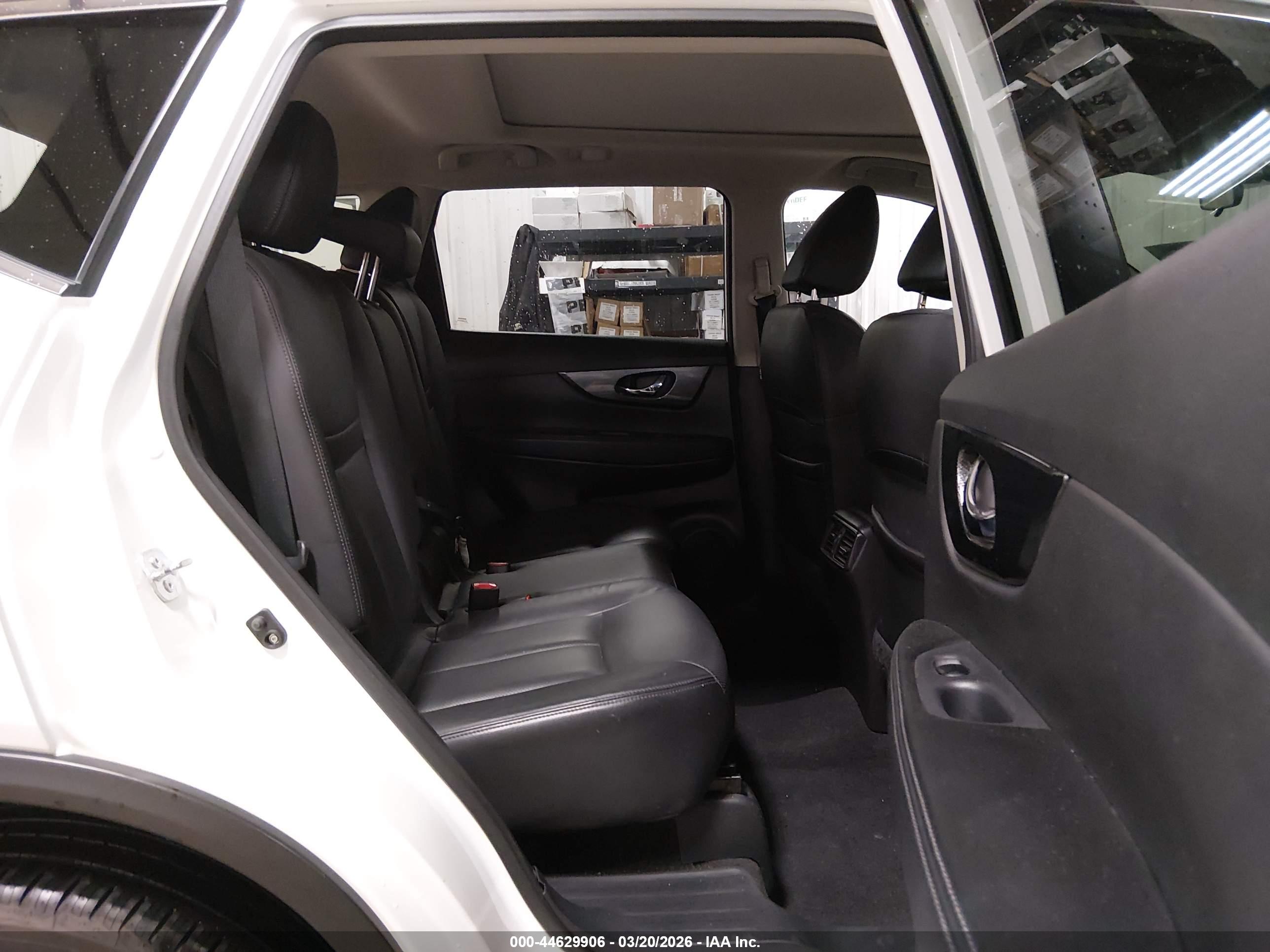 NISSAN ROGUE image 8
