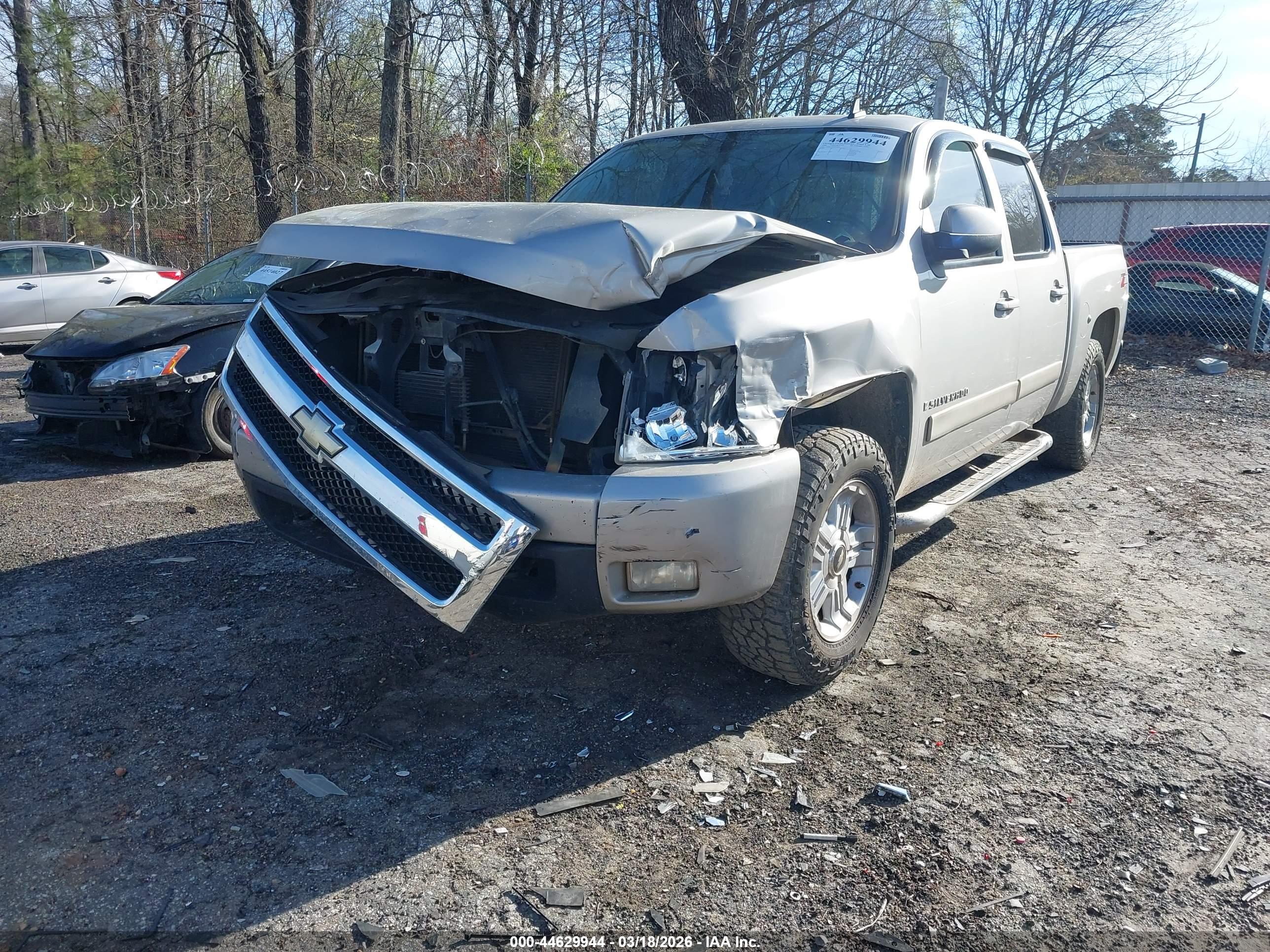 CHEVROLET SILVERADO image 2