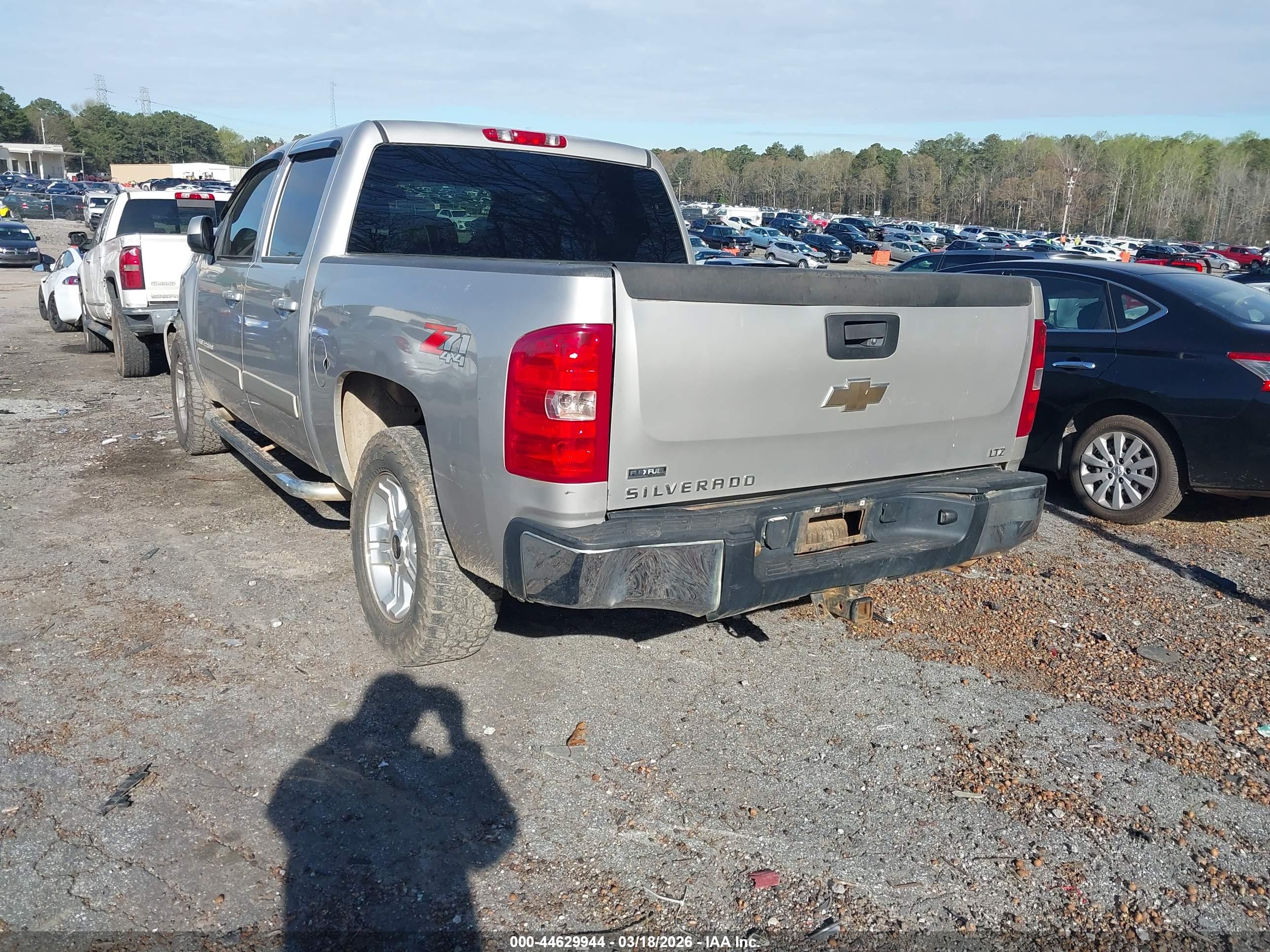 CHEVROLET SILVERADO image 3