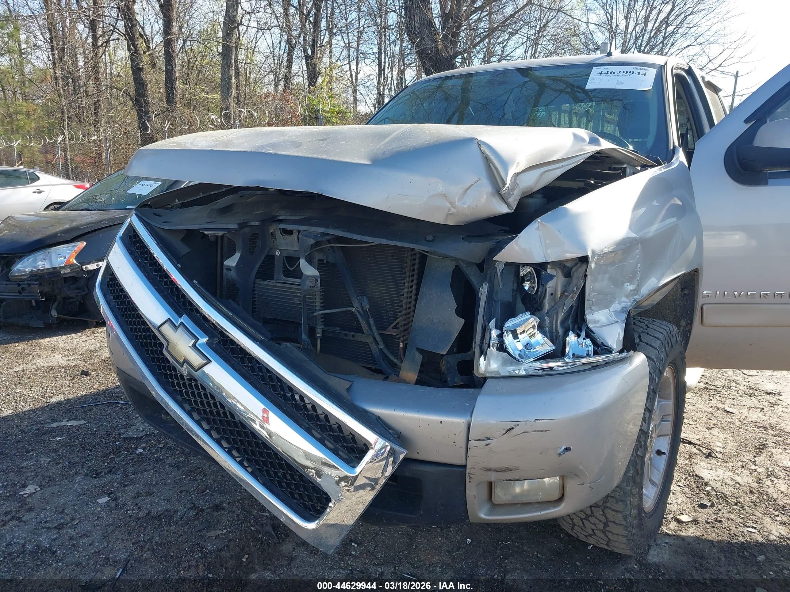 CHEVROLET SILVERADO image 6