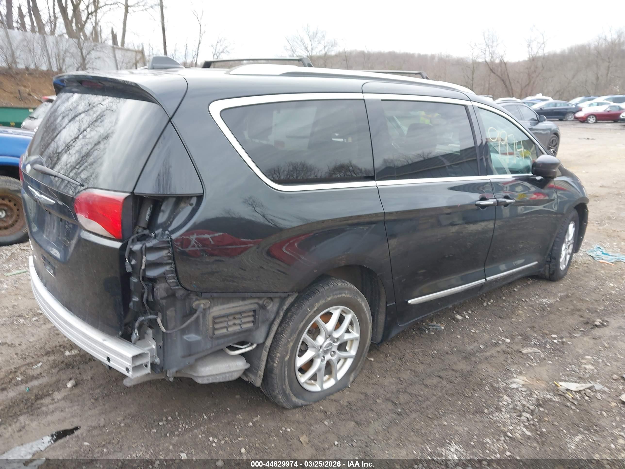 CHRYSLER PACIFICA image 4