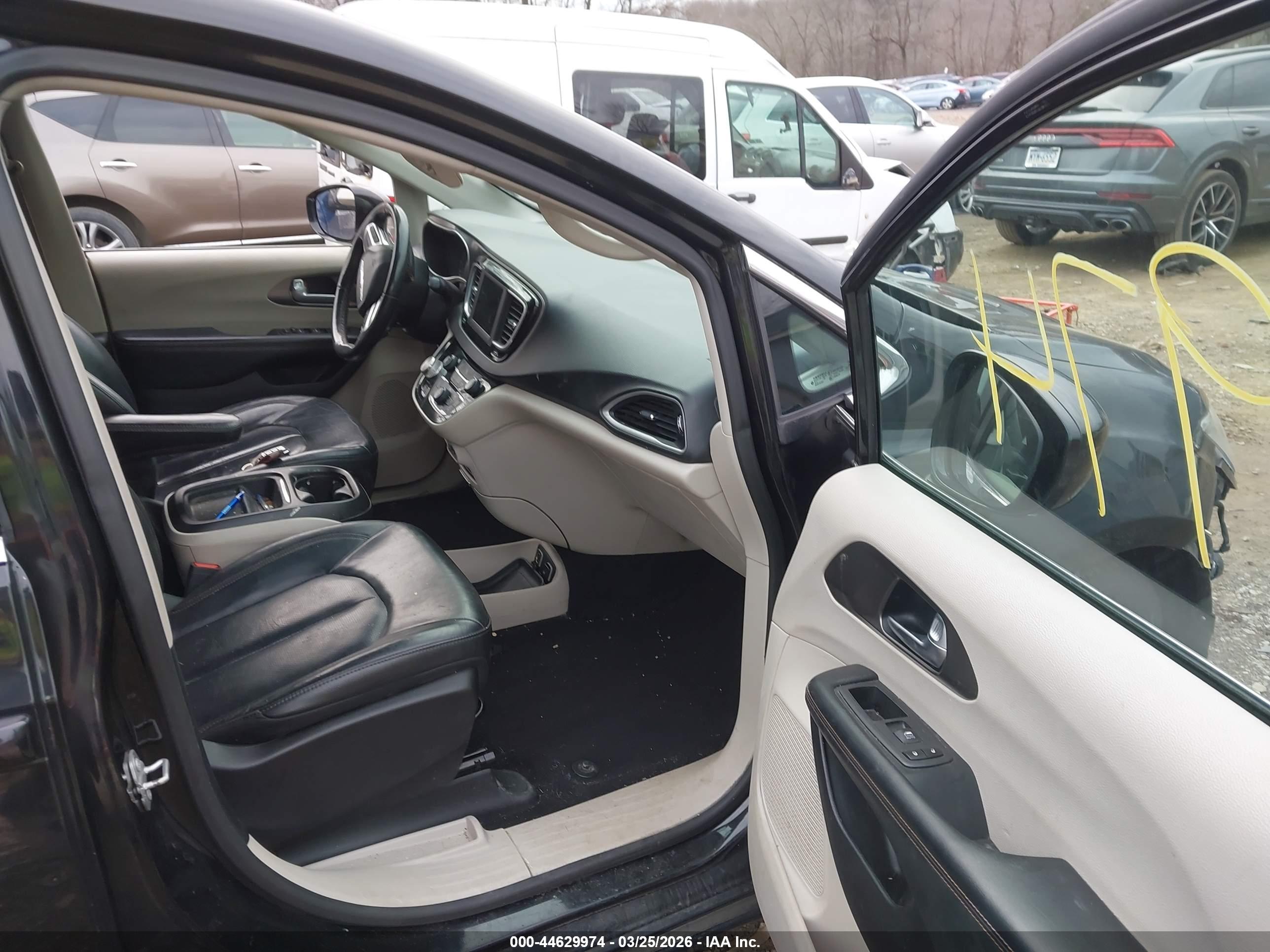 CHRYSLER PACIFICA image 5