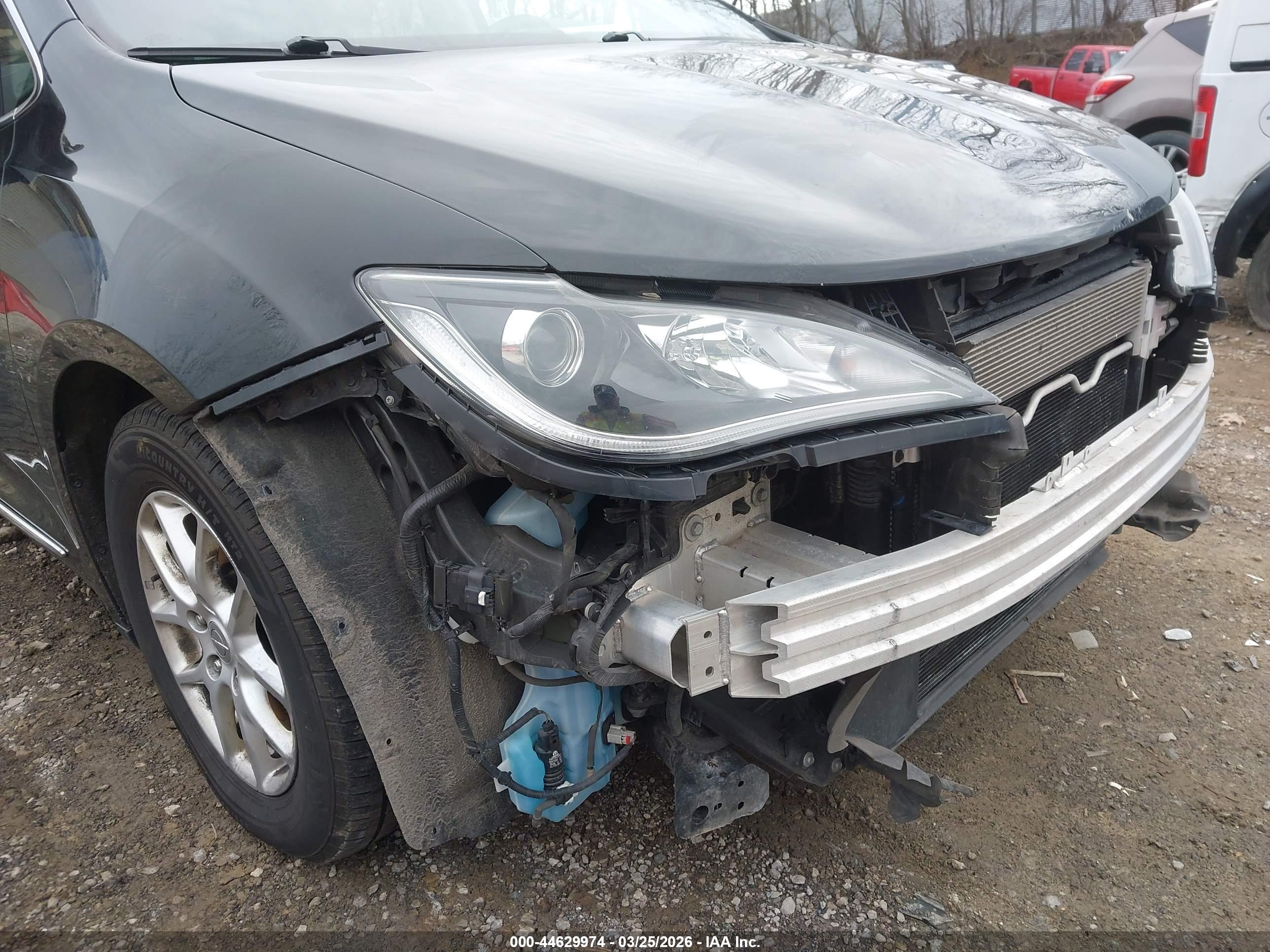 CHRYSLER PACIFICA image 6