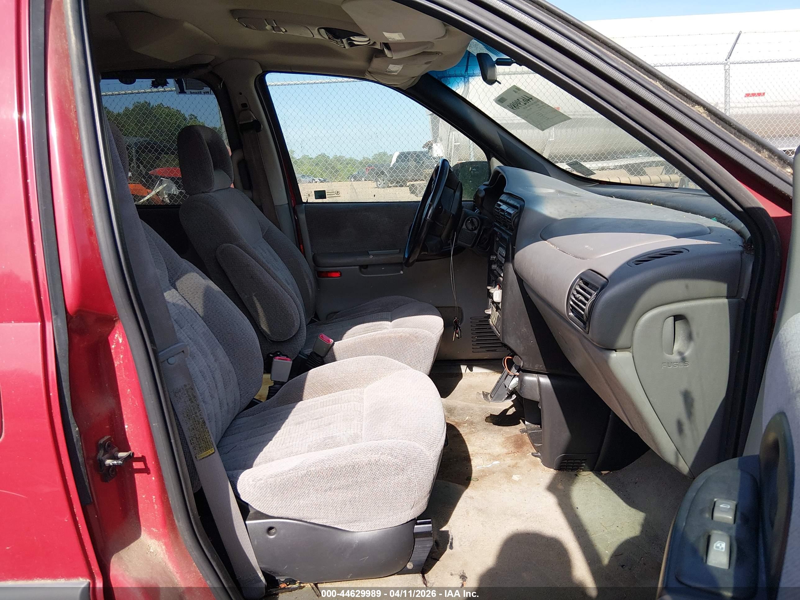 PONTIAC MONTANA image 5