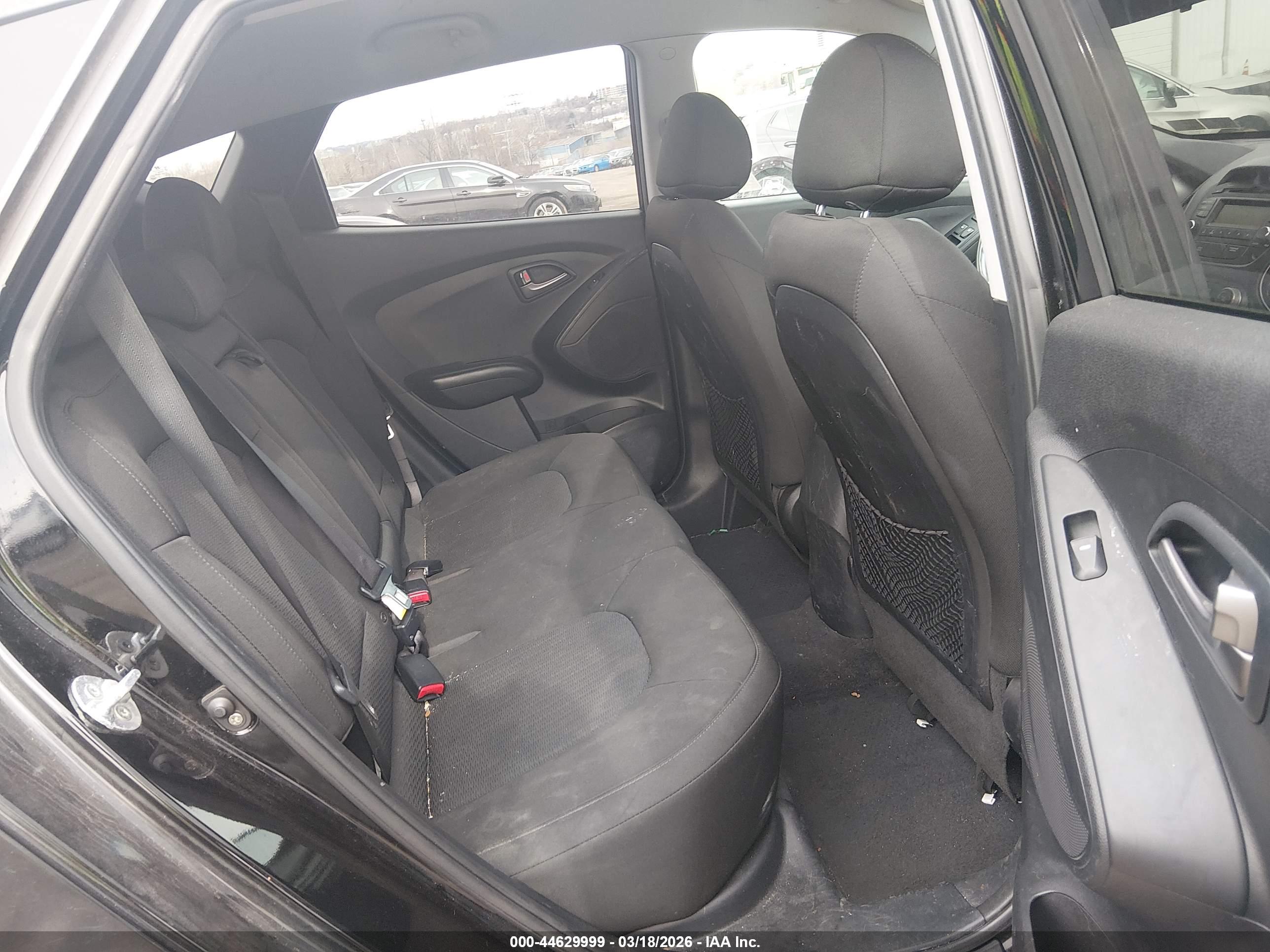 HYUNDAI TUCSON image 8
