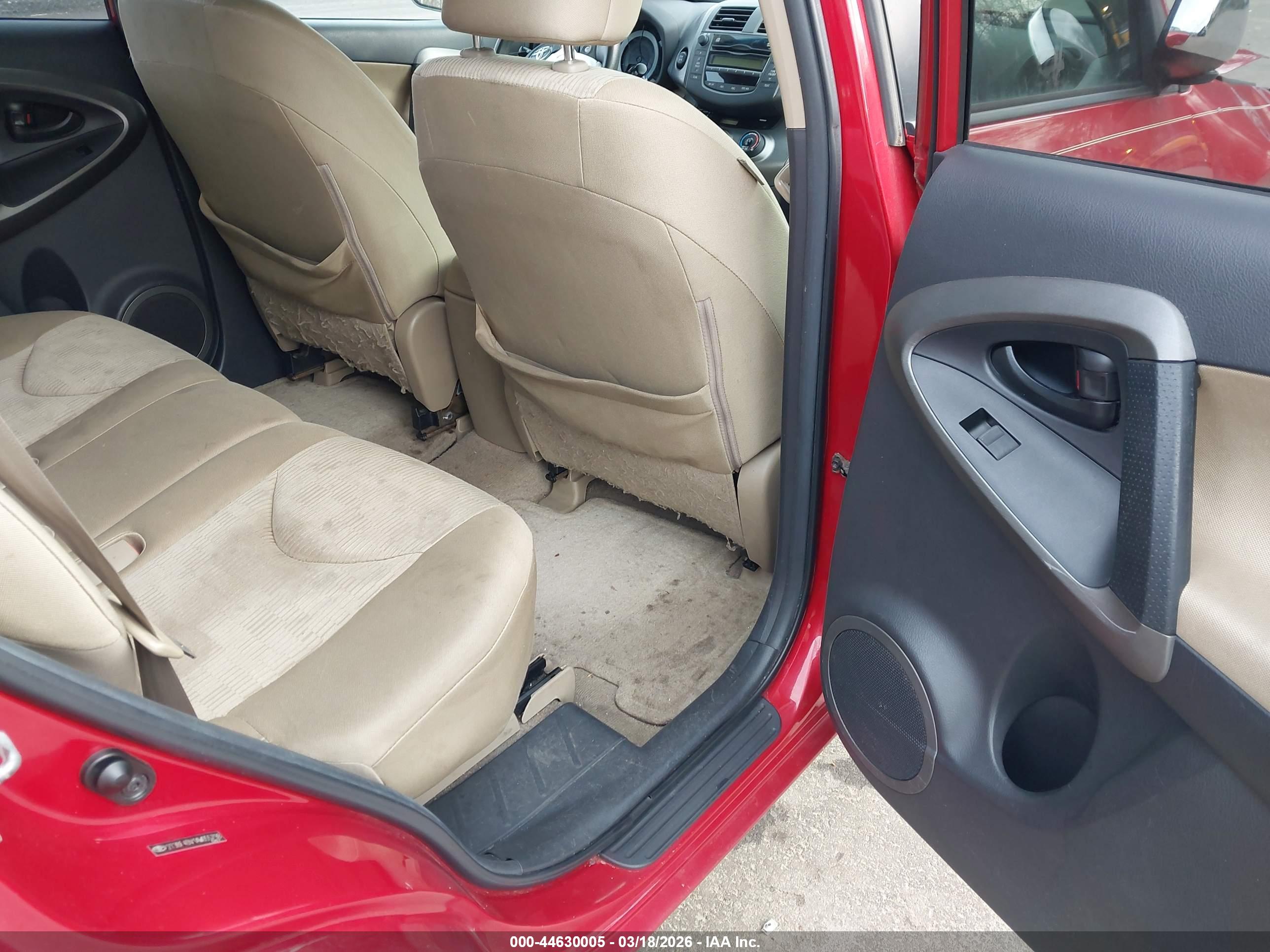 TOYOTA RAV4 image 8
