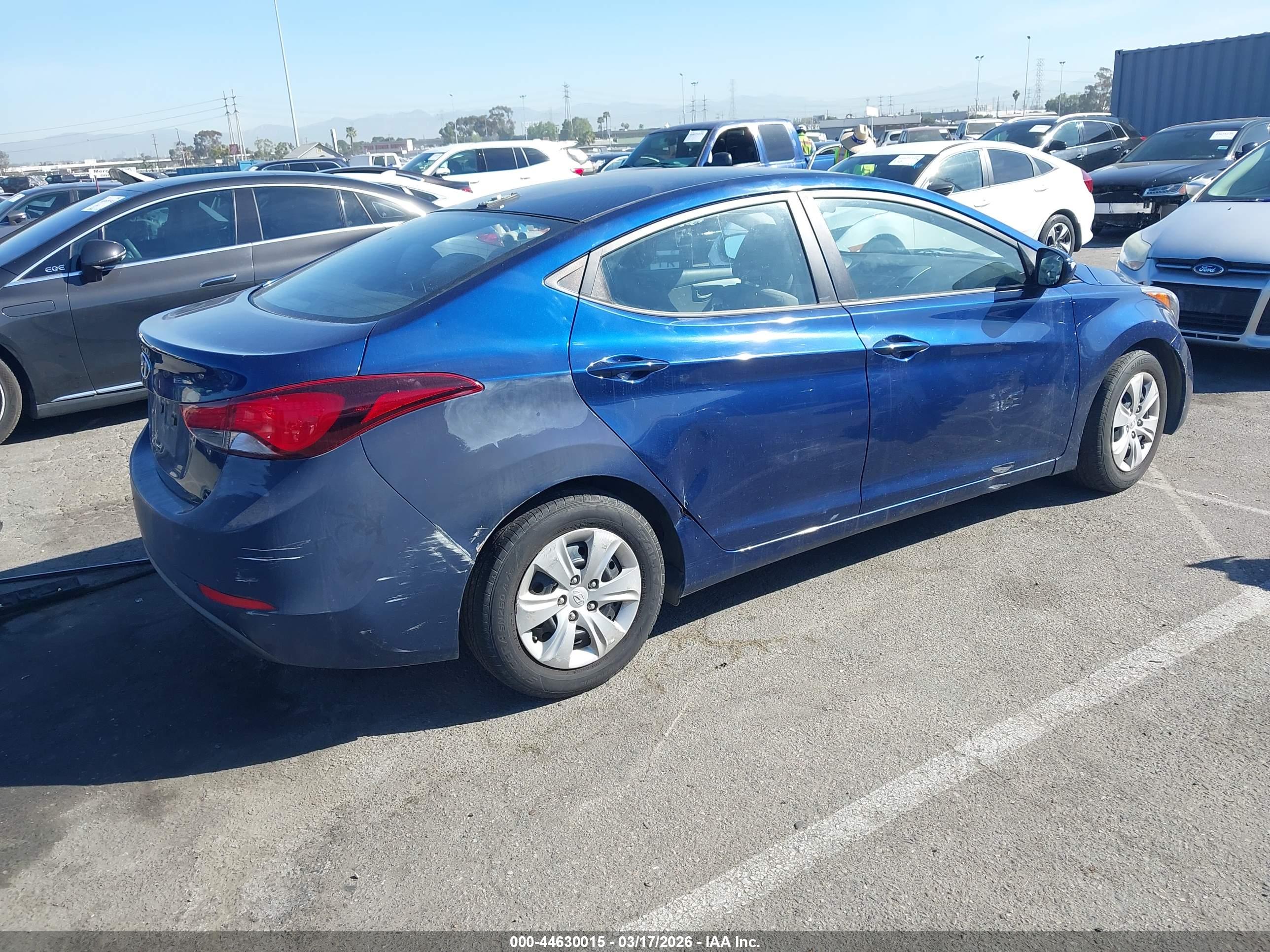 HYUNDAI ELANTRA image 4