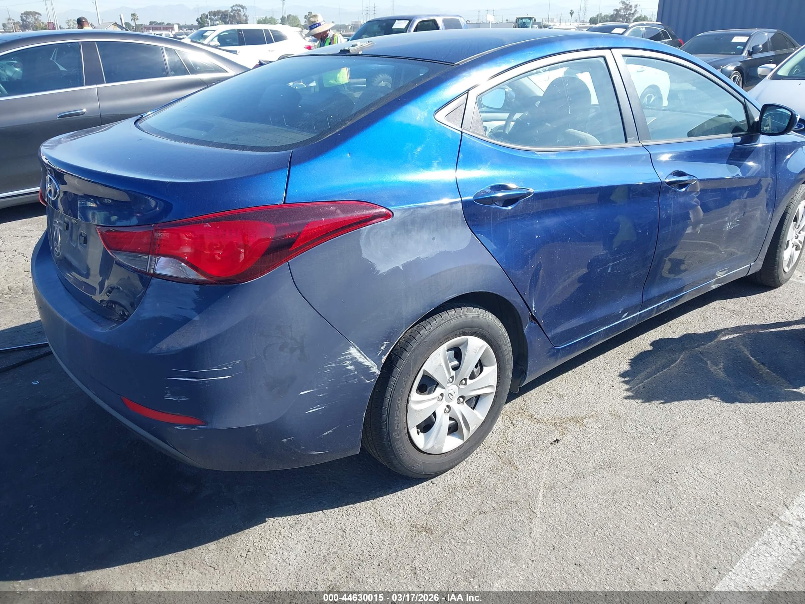 HYUNDAI ELANTRA image 6