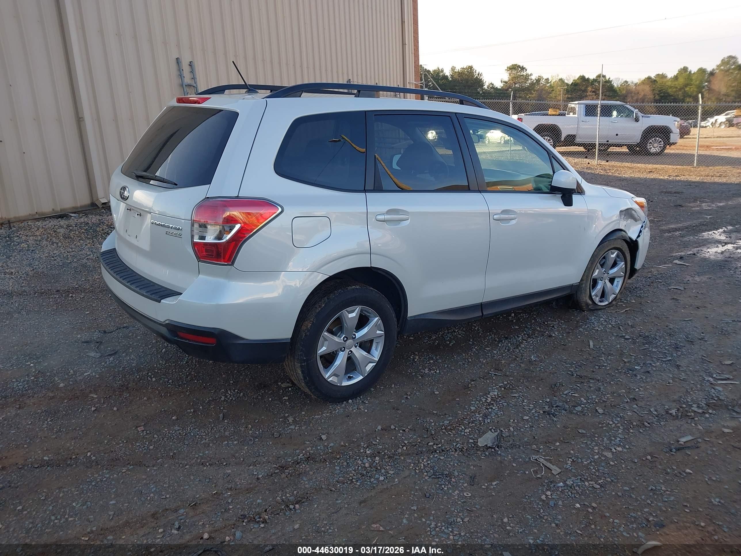 SUBARU FORESTER image 4