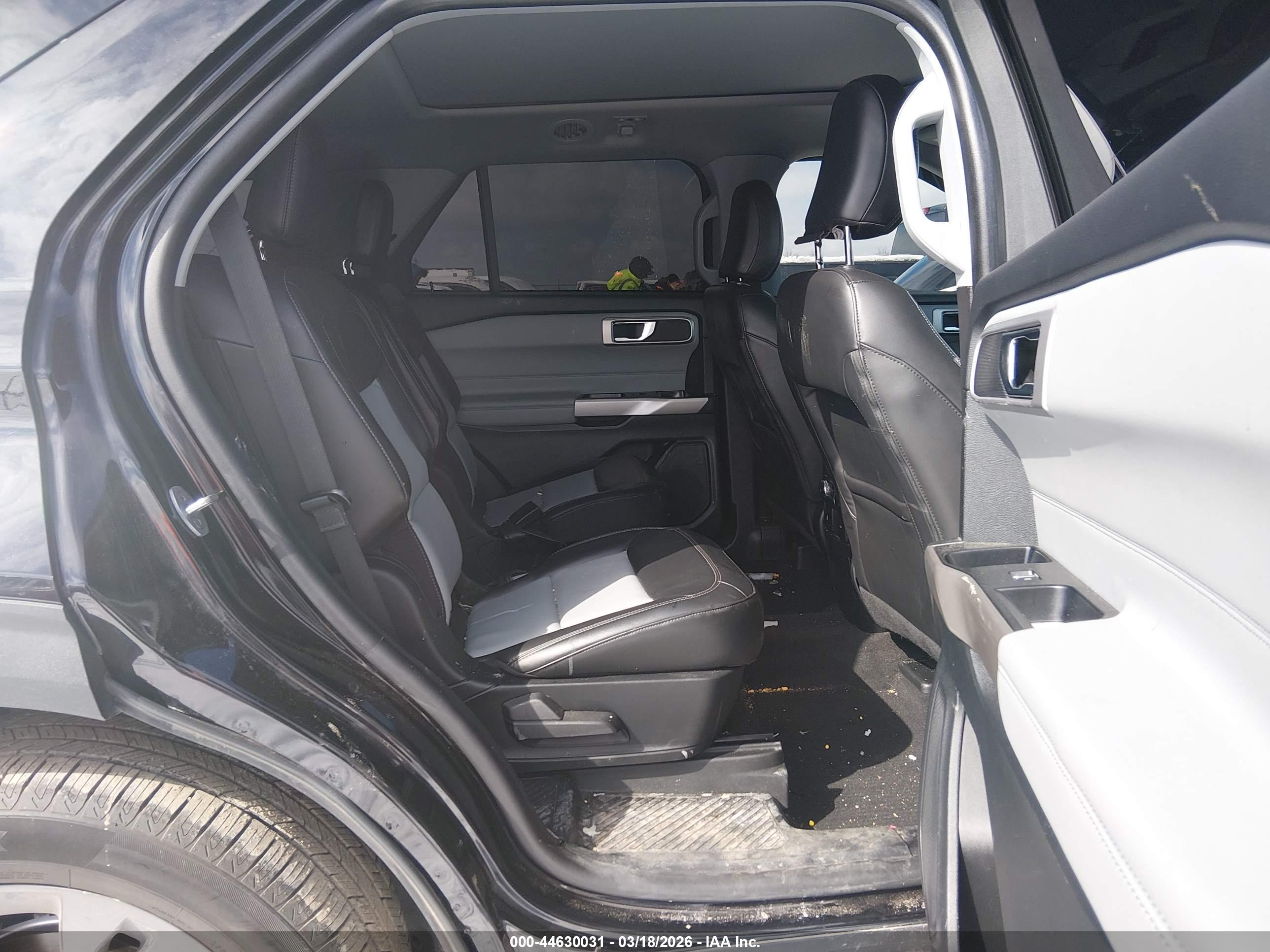 FORD EXPLORER image 8