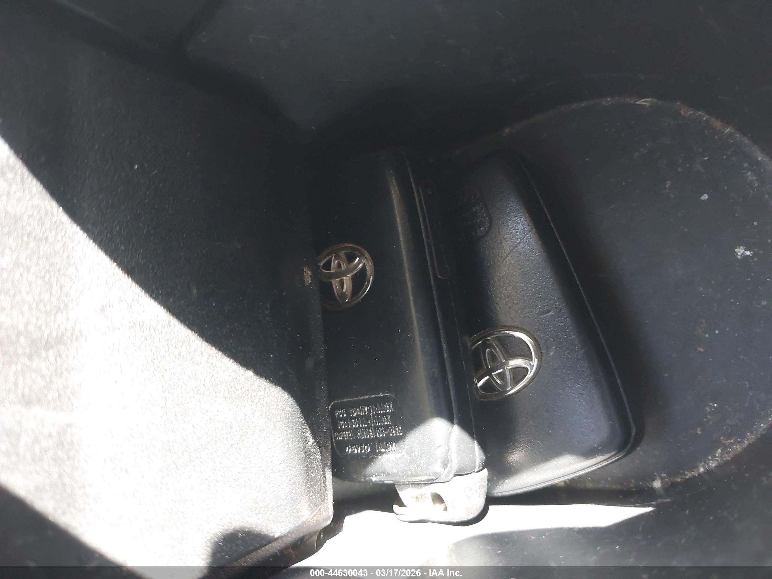 TOYOTA PRIUS image 11