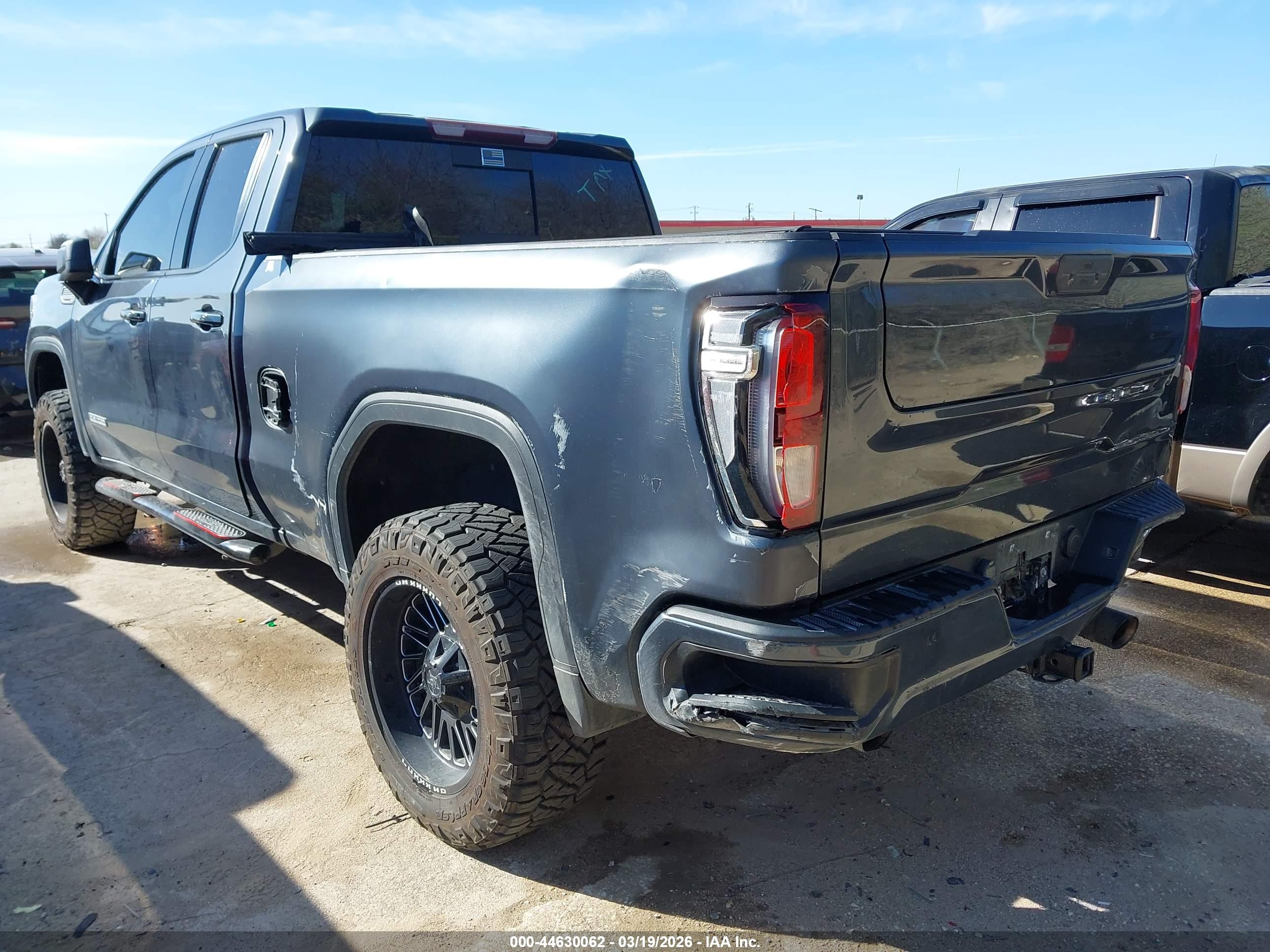 GMC SIERRA image 3
