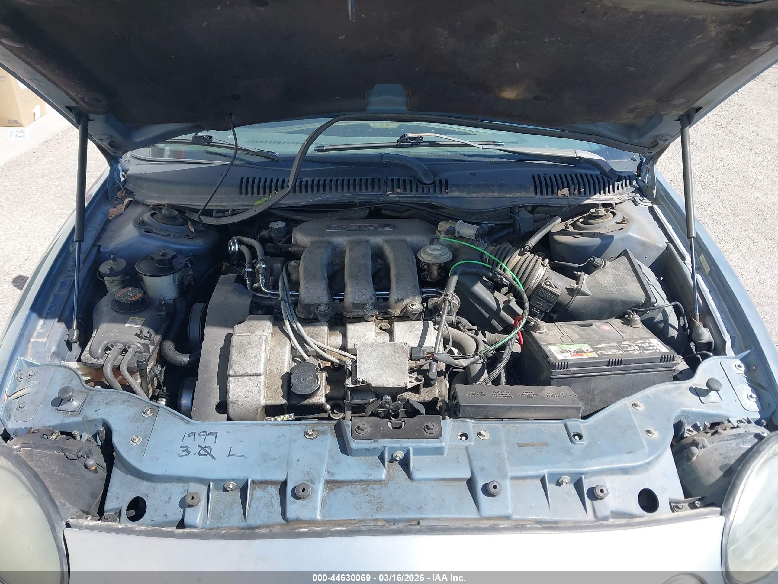 FORD TAURUS image 10