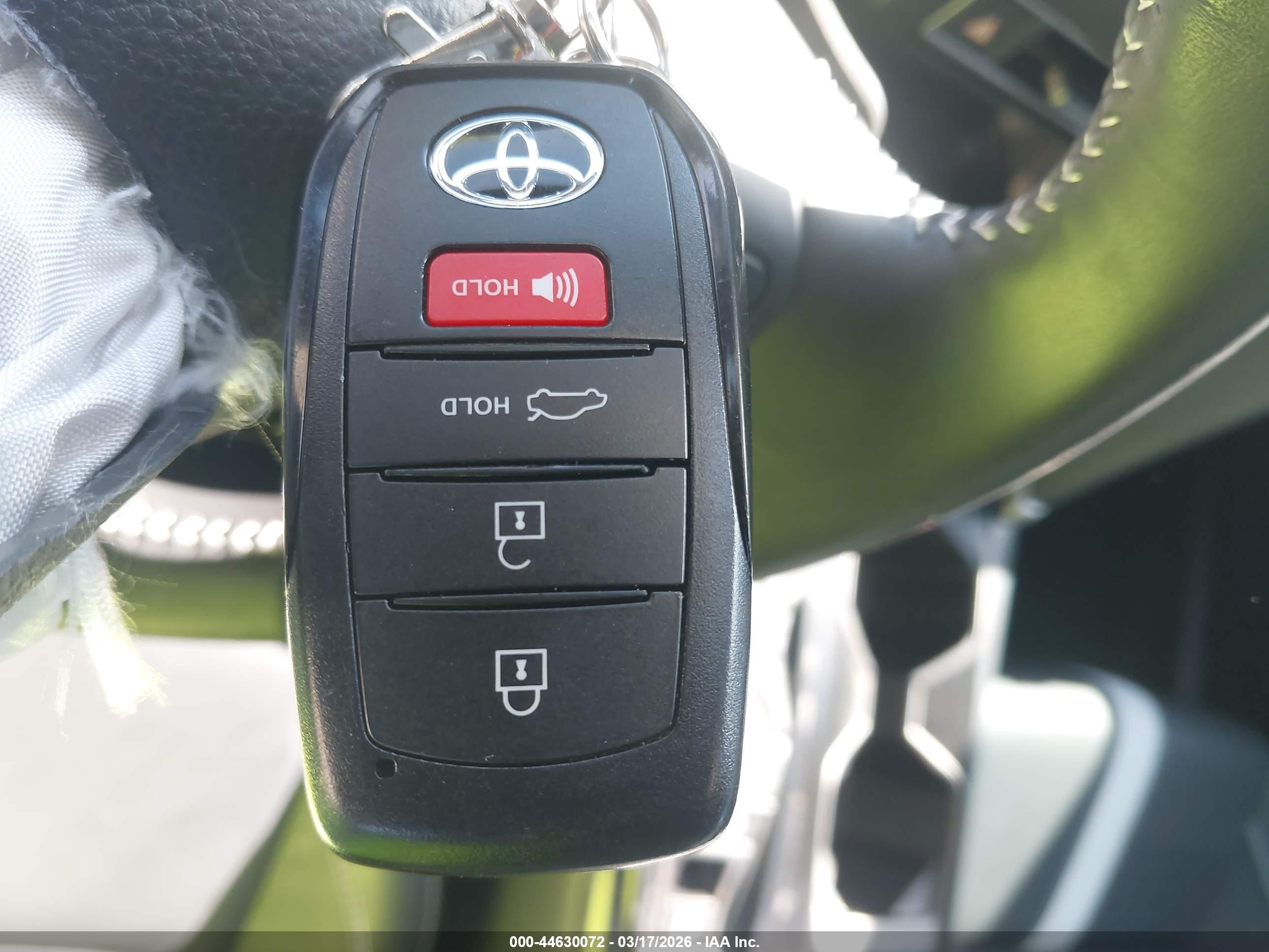 TOYOTA CAMRY image 11