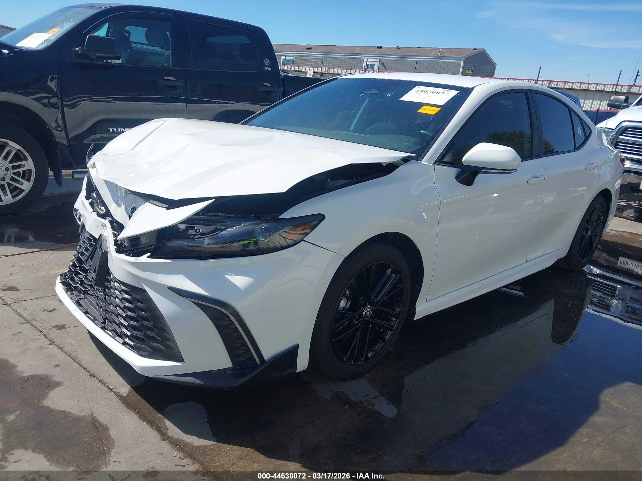 TOYOTA CAMRY image 2
