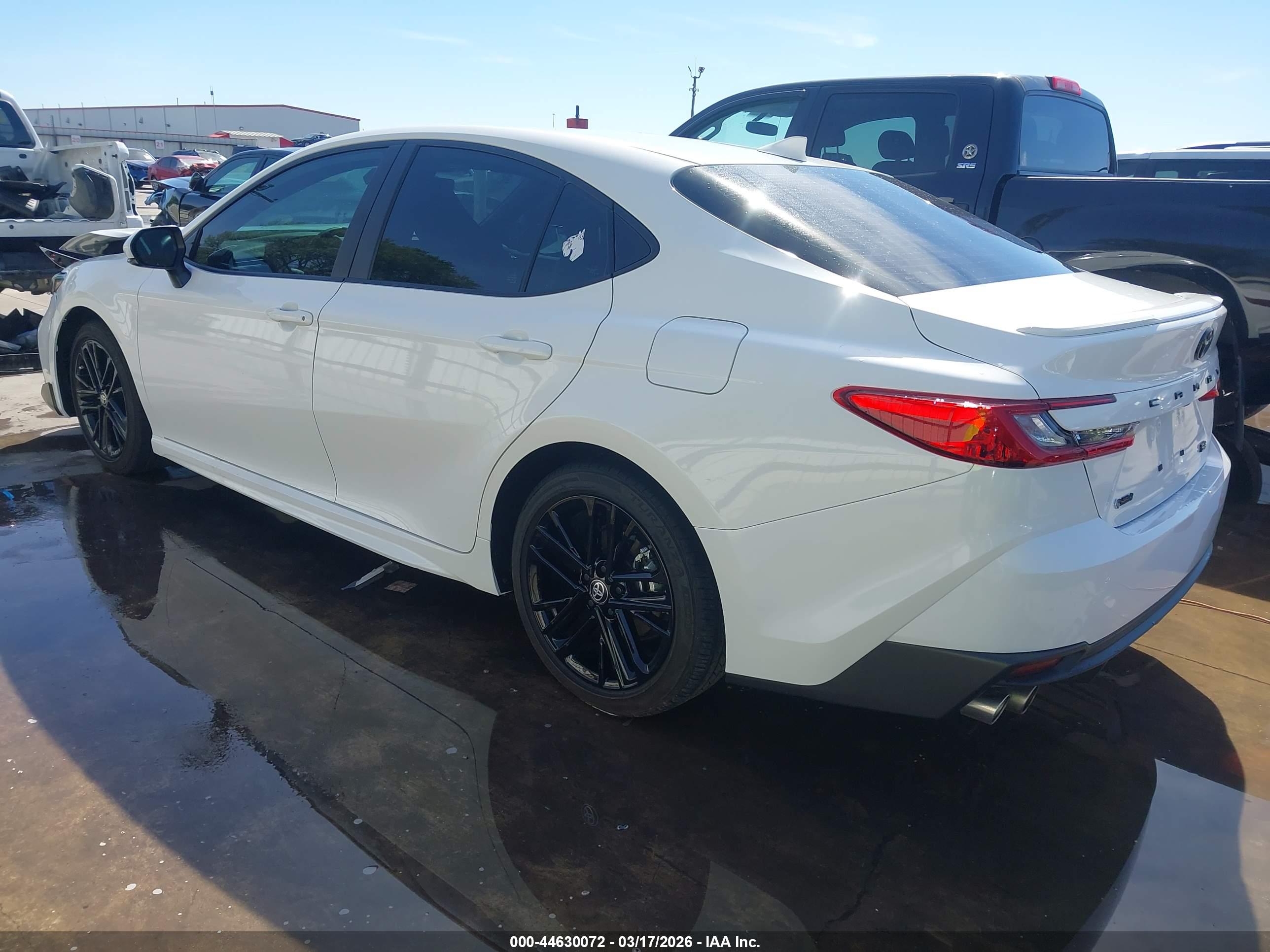 TOYOTA CAMRY image 3