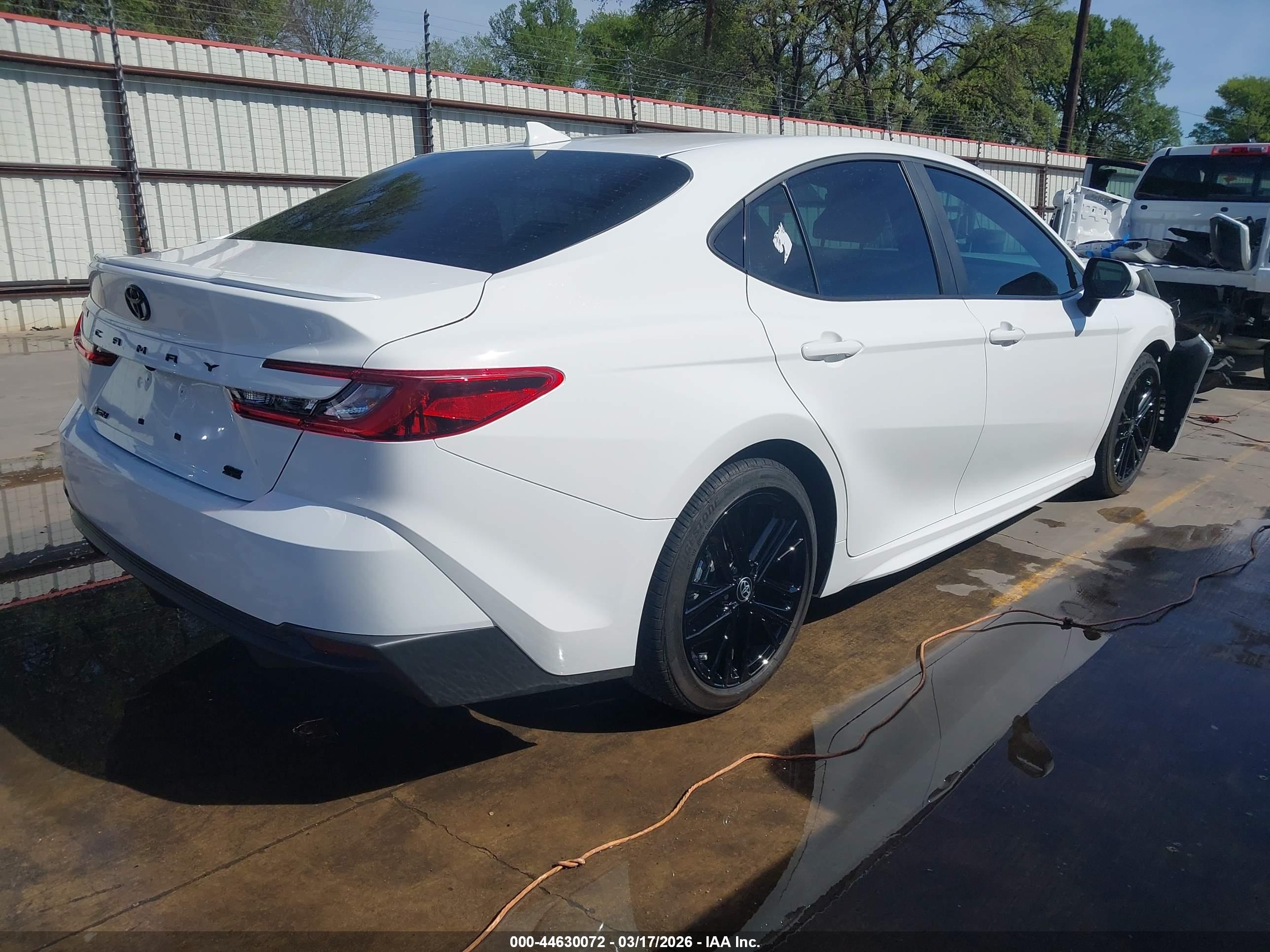 TOYOTA CAMRY image 4